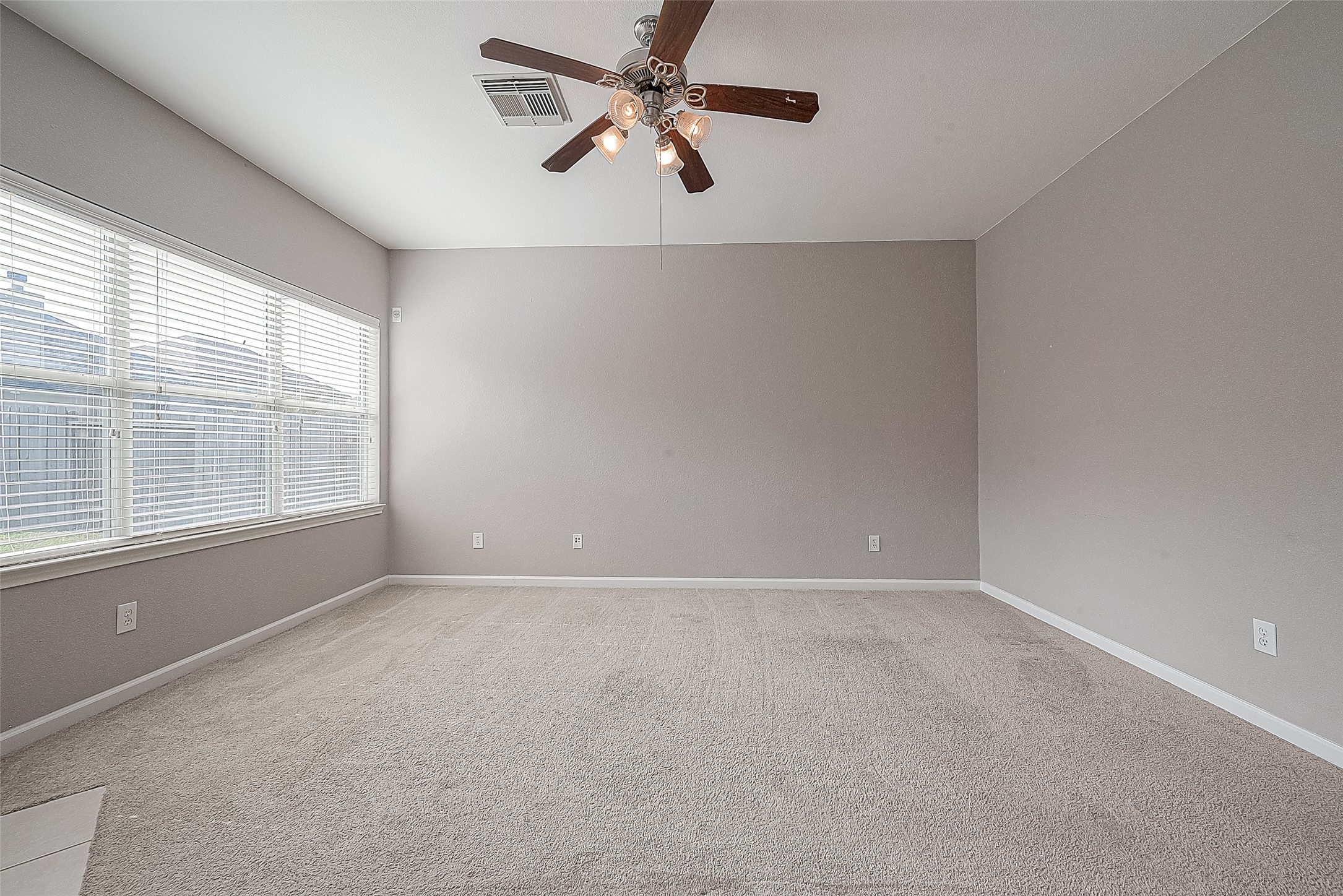 5203 Heatherdawn Court Property Photo 5