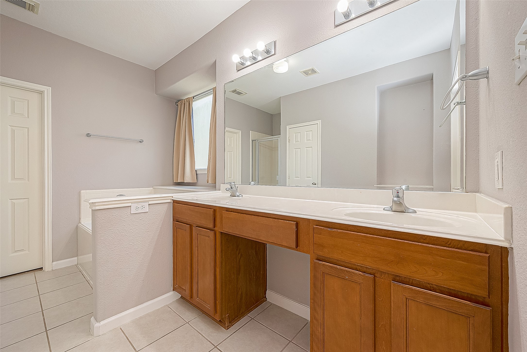 5203 Heatherdawn Court Property Photo 26