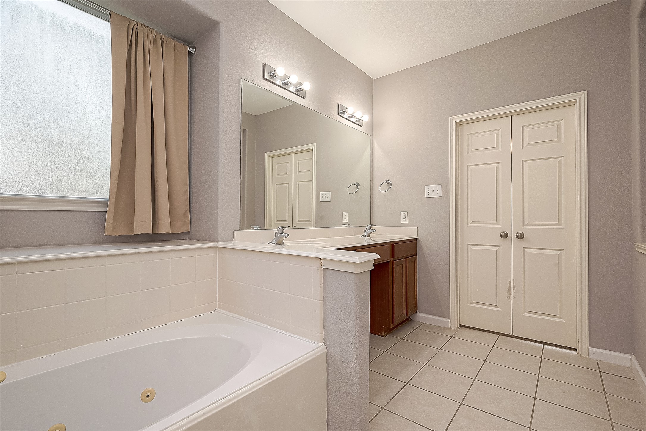 5203 Heatherdawn Court Property Photo 28