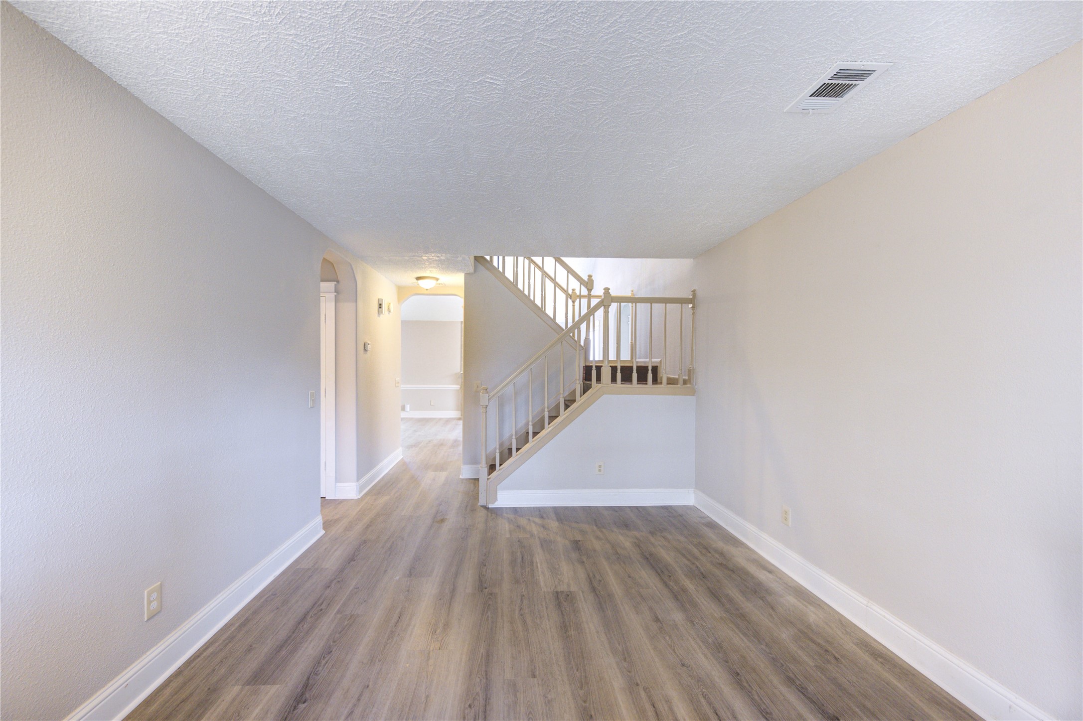 2815 Lakefield Way Property Photo 9