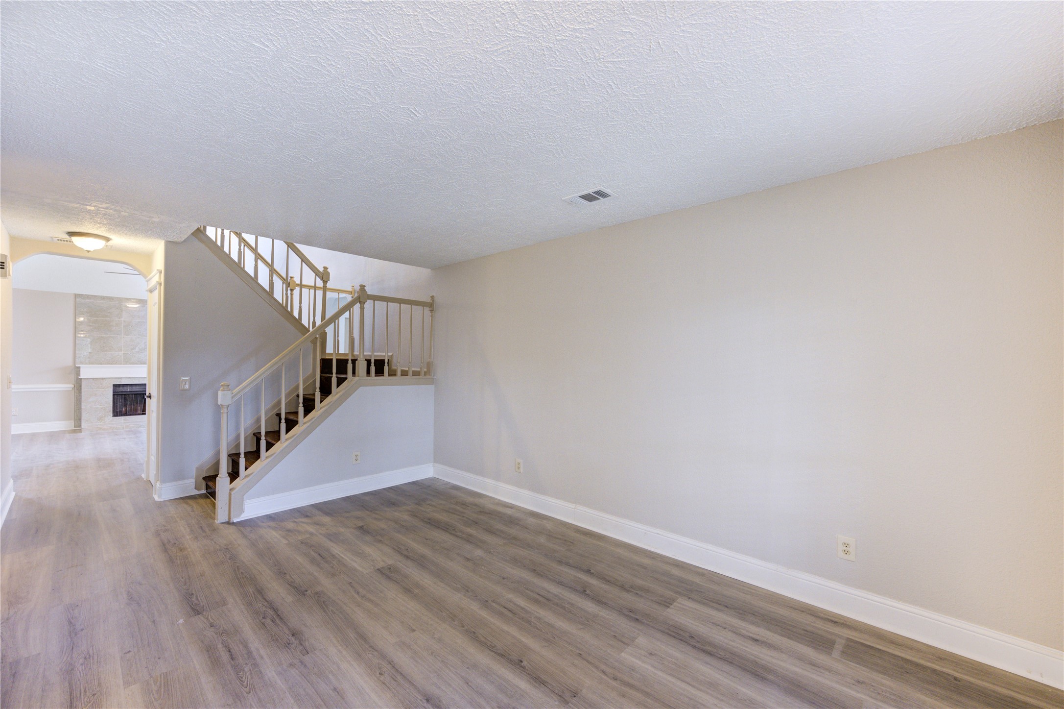 2815 Lakefield Way Property Photo 10