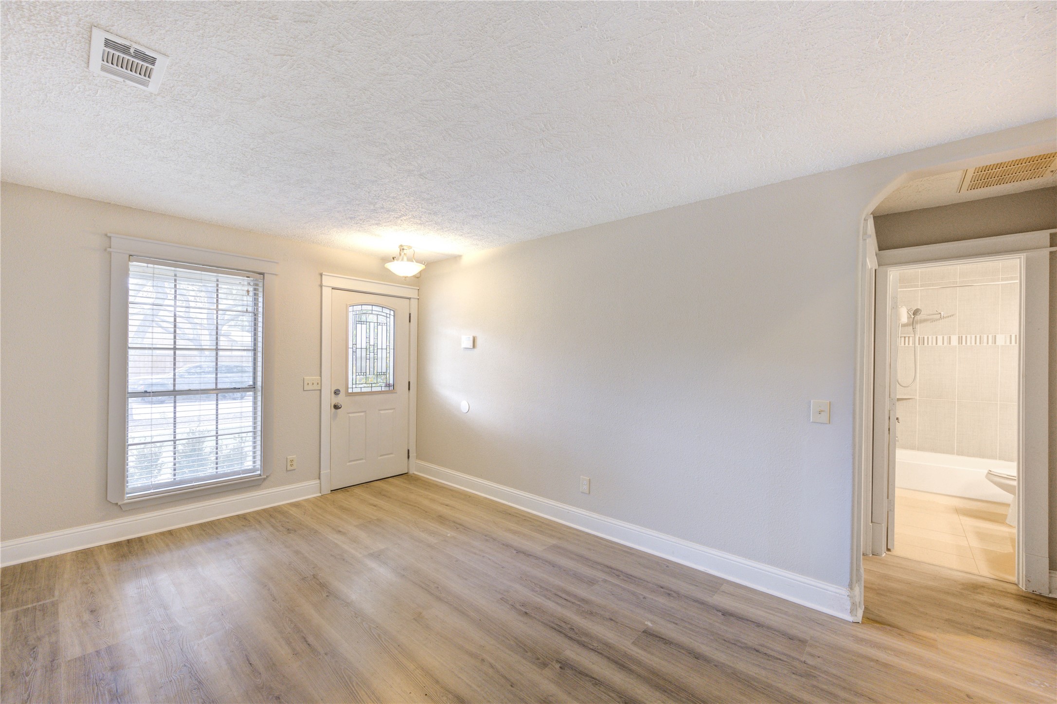 2815 Lakefield Way Property Photo 11