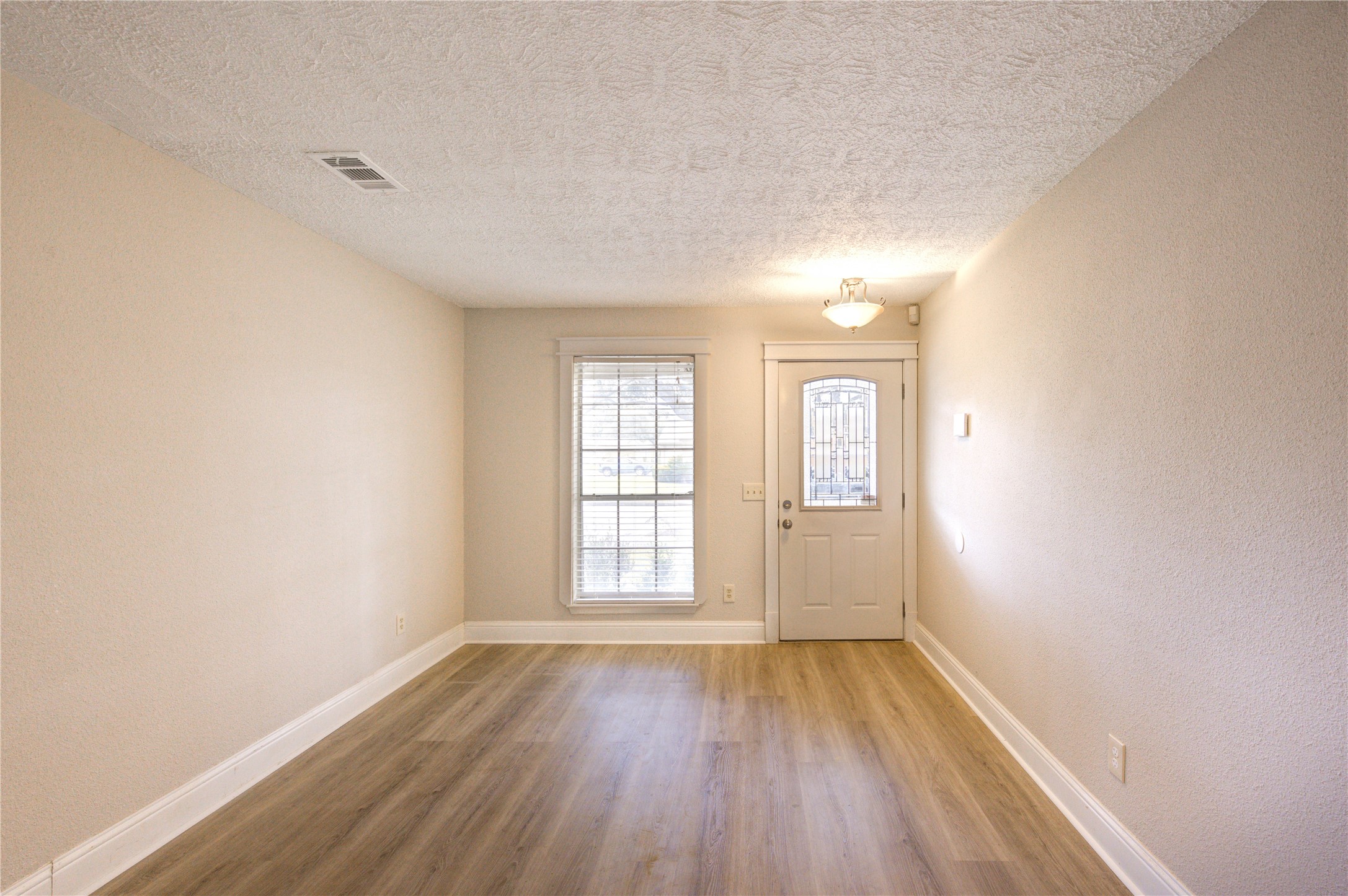 2815 Lakefield Way Property Photo 12