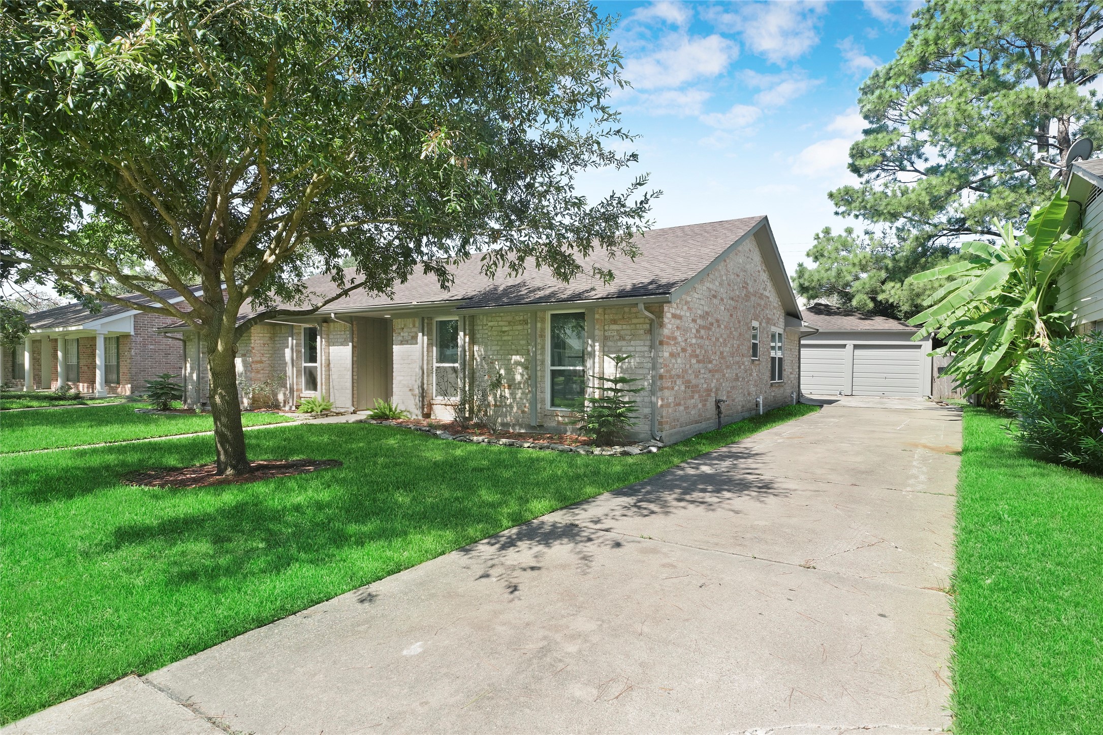 1726 Ashford Hollow Lane Property Photo 2