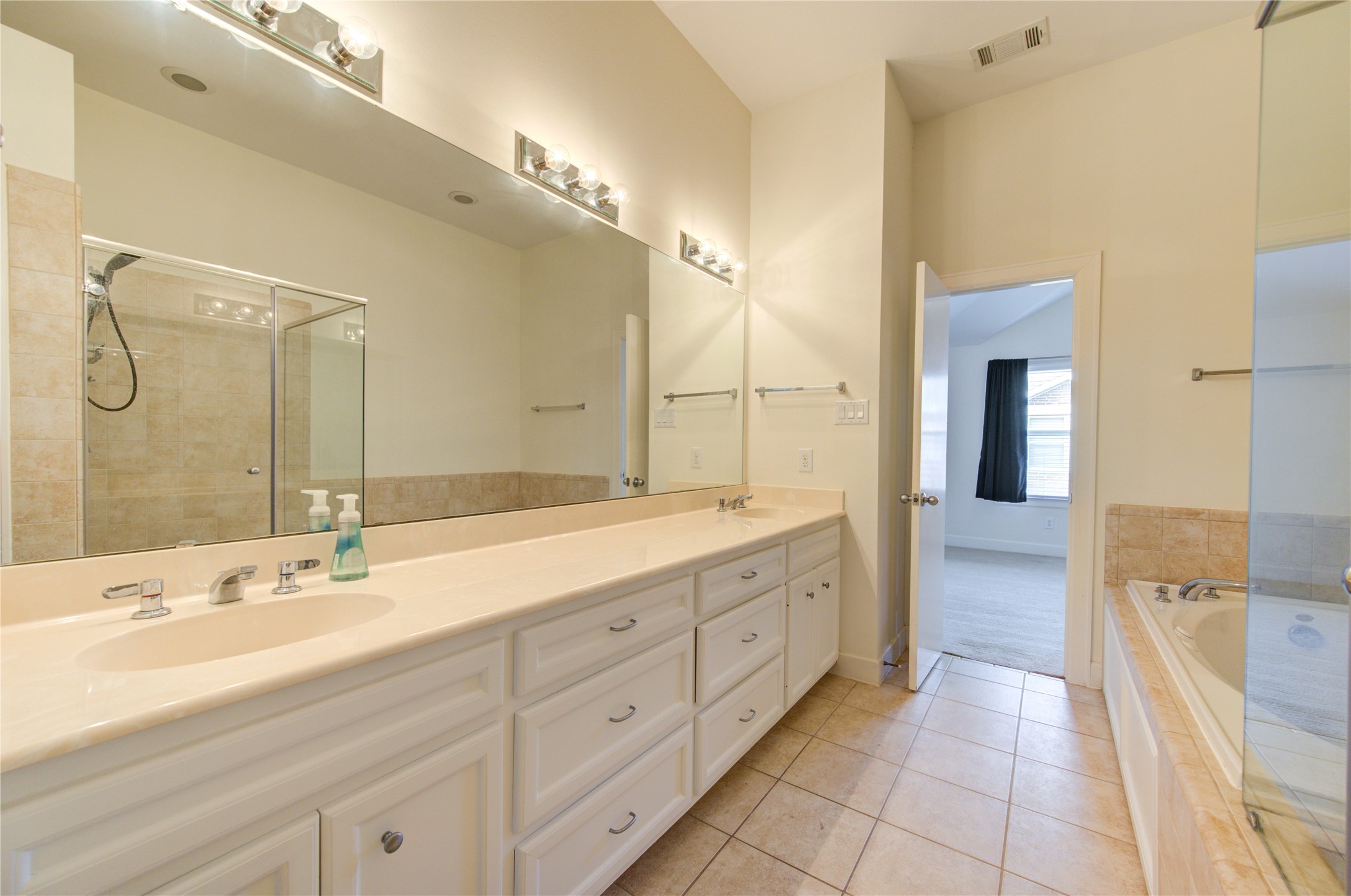 2710 Hullsmith Drive 402 Property Photo 29