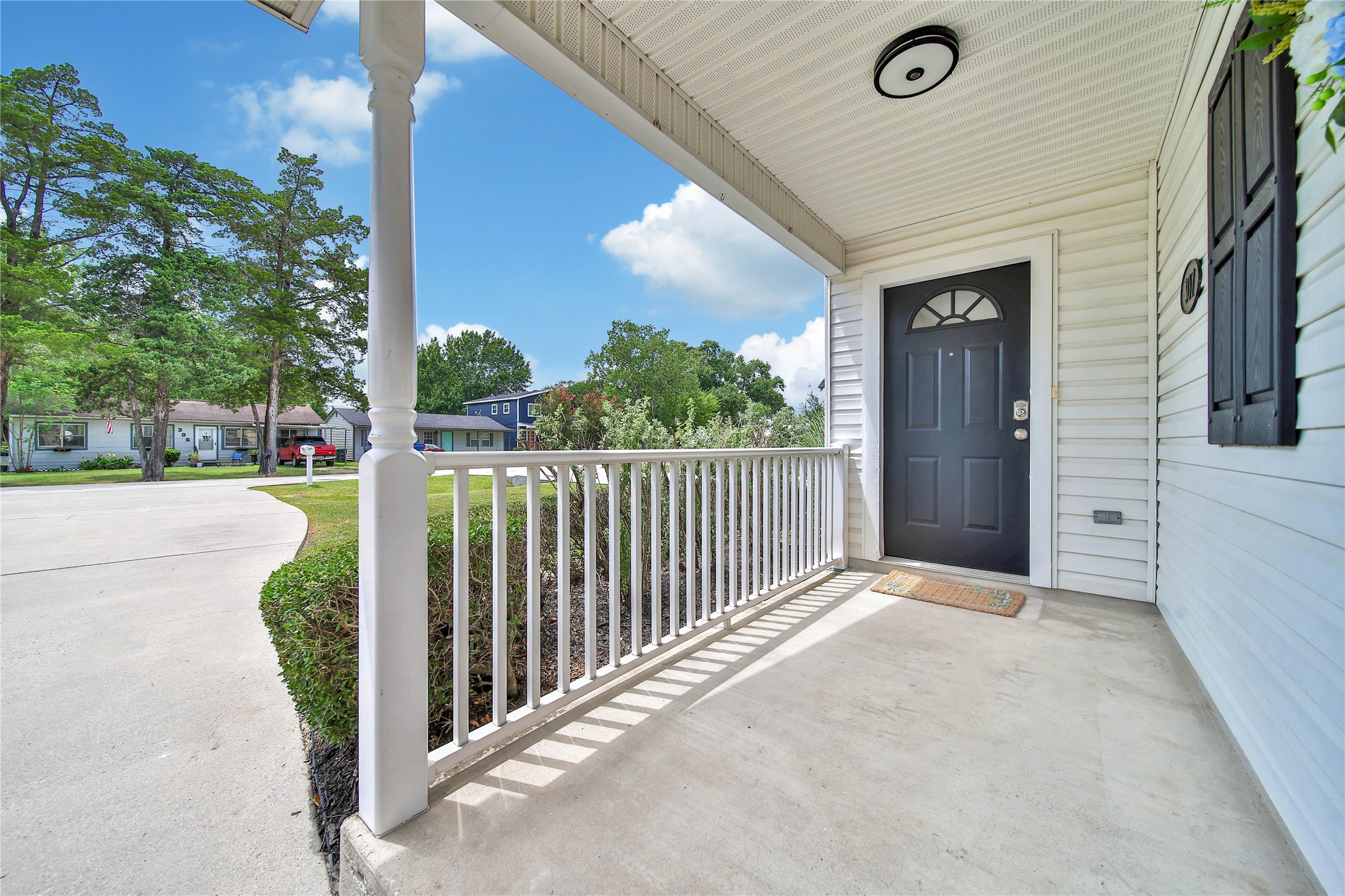 307 Lawrence Street Property Photo 4