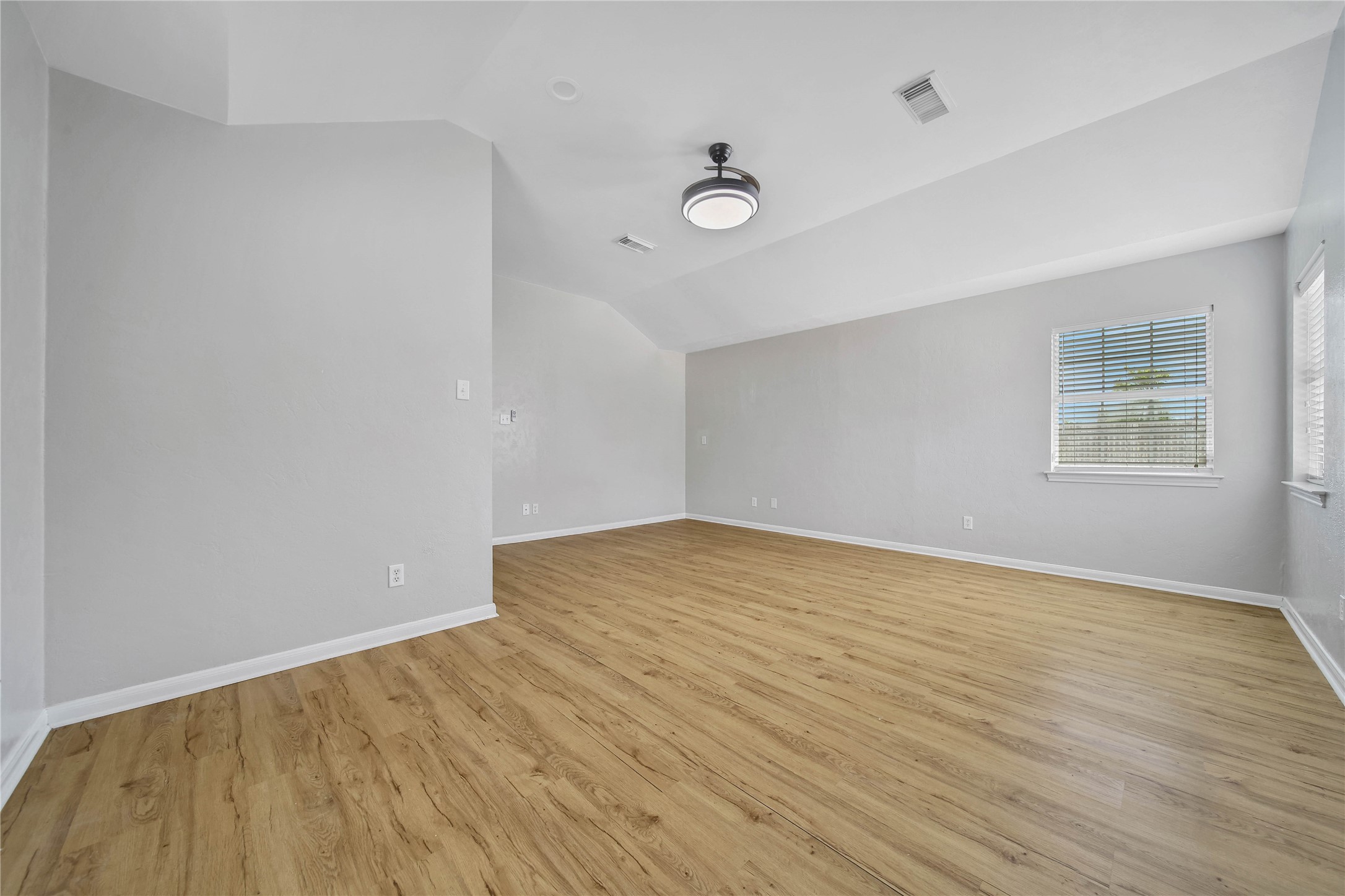 307 Lawrence Street Property Photo 14