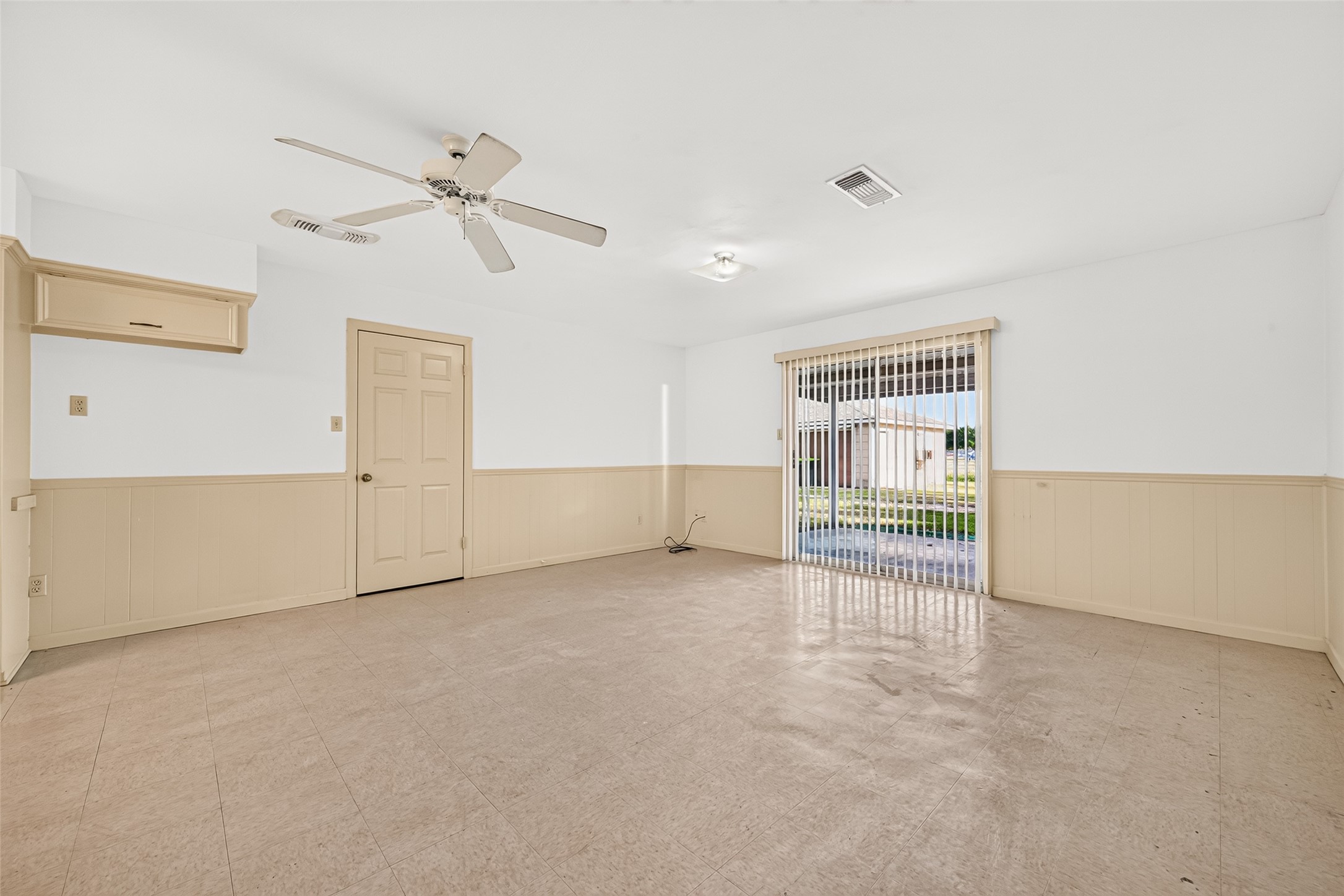 9231 Kostelnik Street Property Photo 24