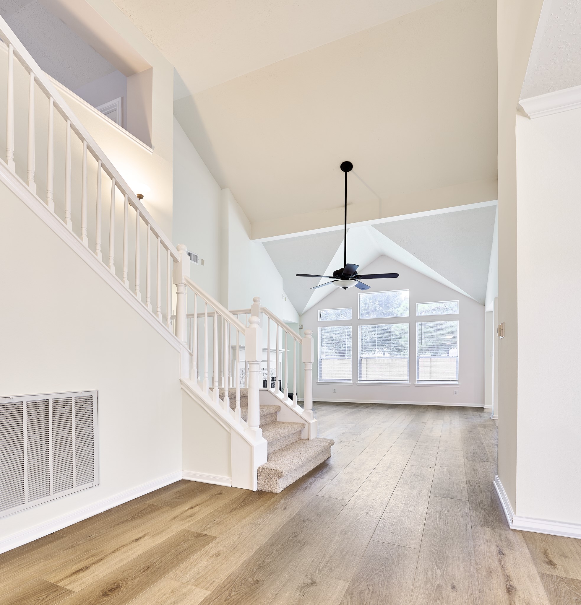 4702 Lawton Bend Lane E Property Photo 10