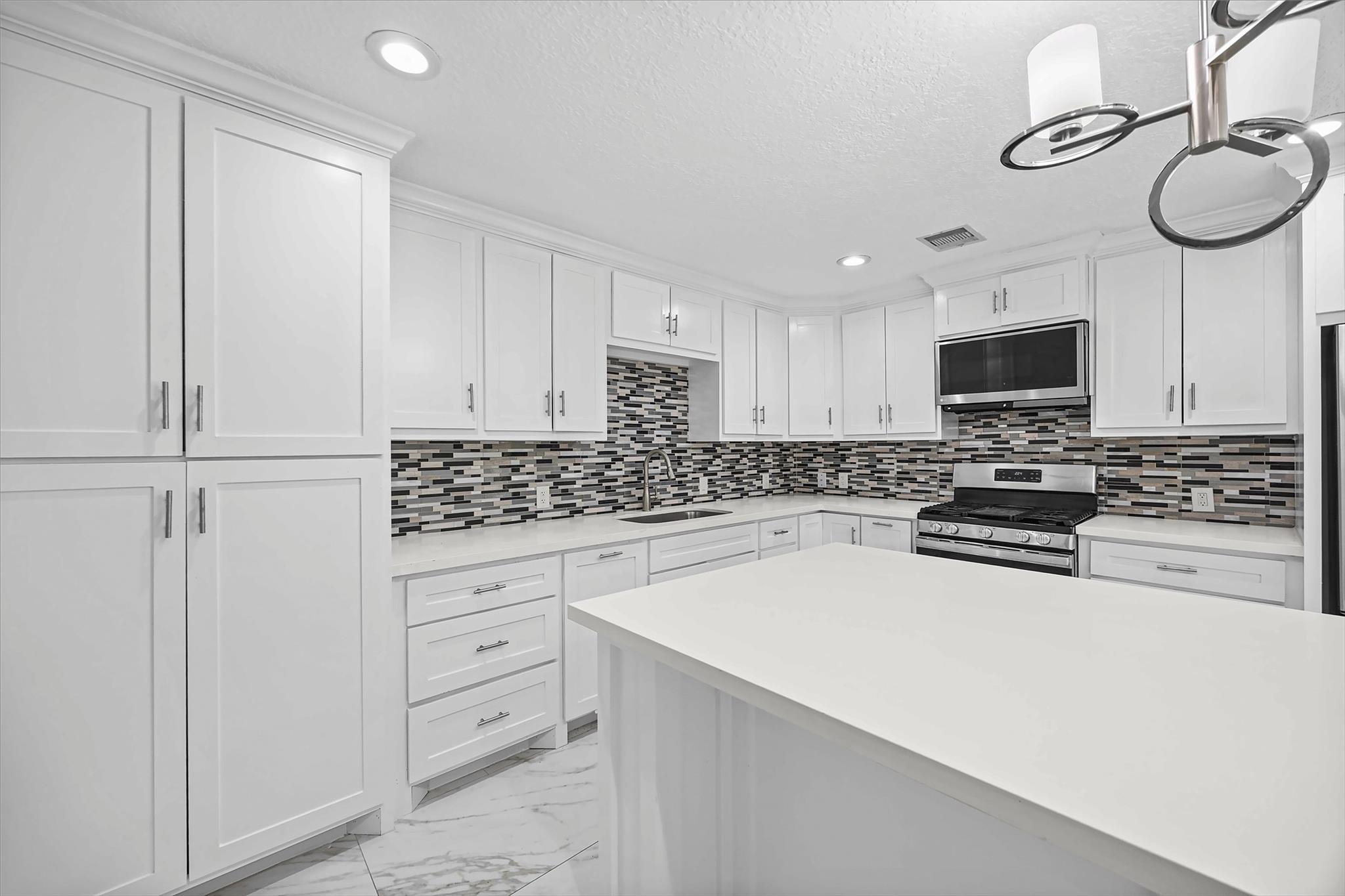 1208 Blackberry Drive Property Photo 7