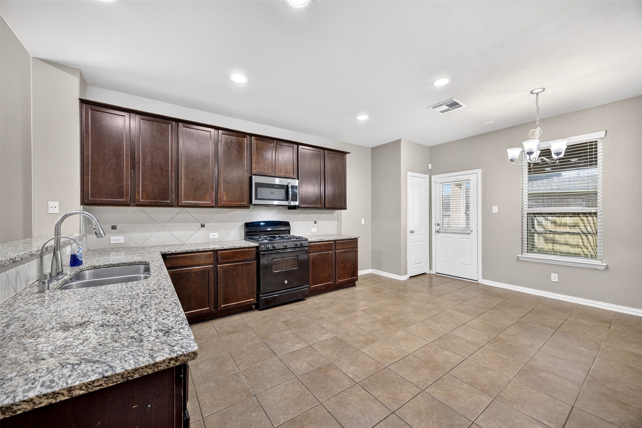 2403 Summers Glen Court Property Photo 12