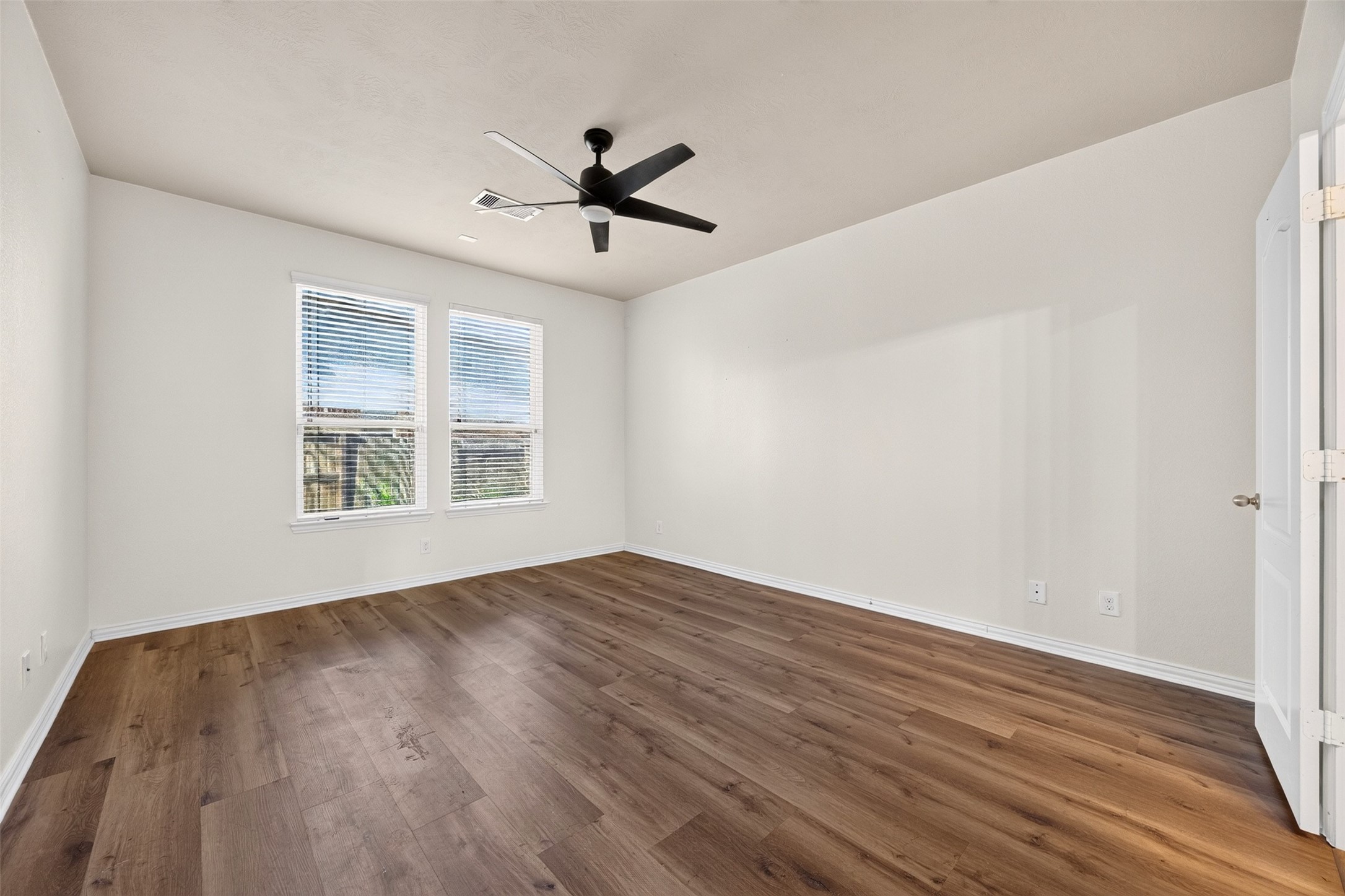 2403 Summers Glen Court Property Photo 17