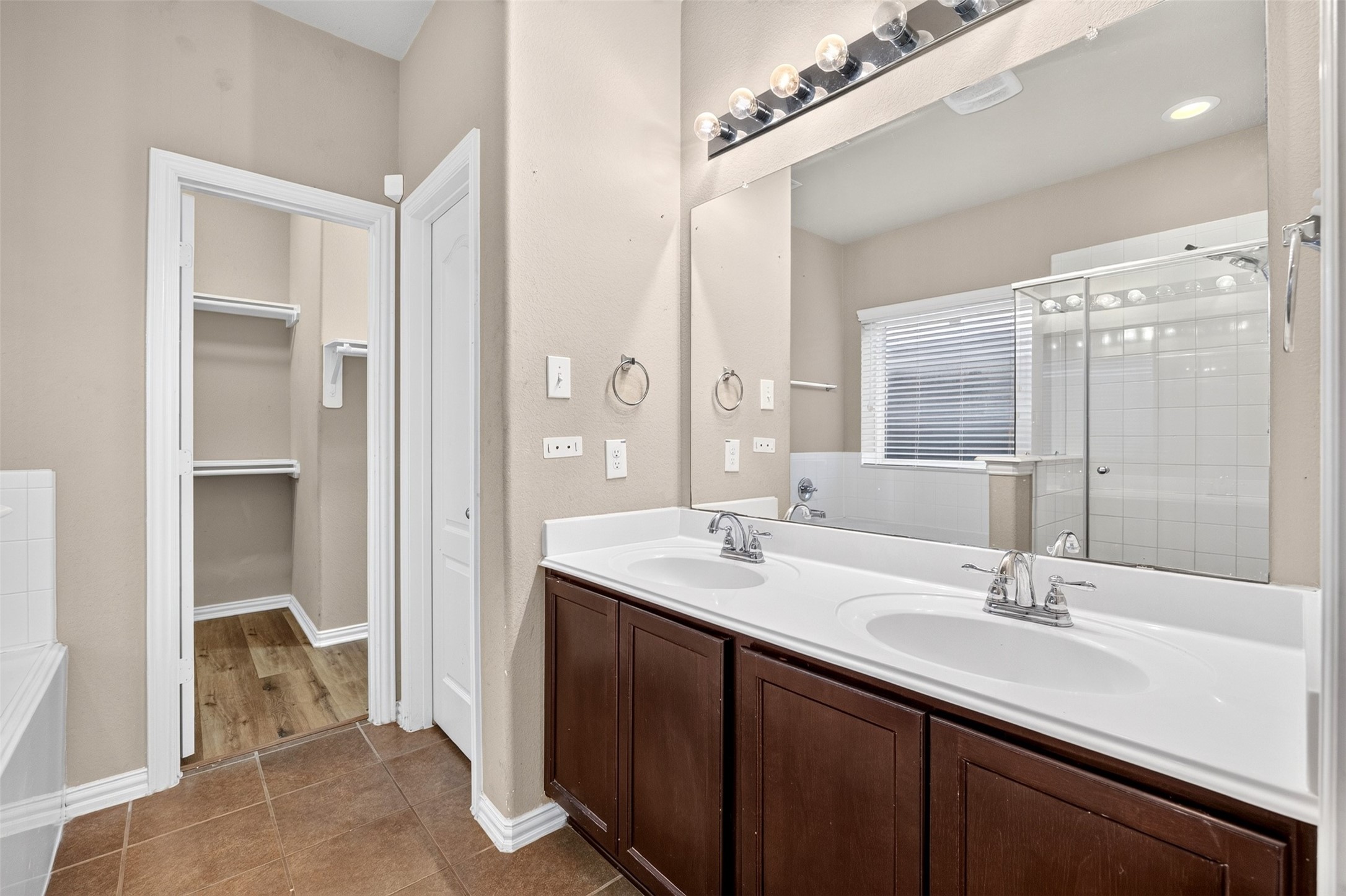 2403 Summers Glen Court Property Photo 20