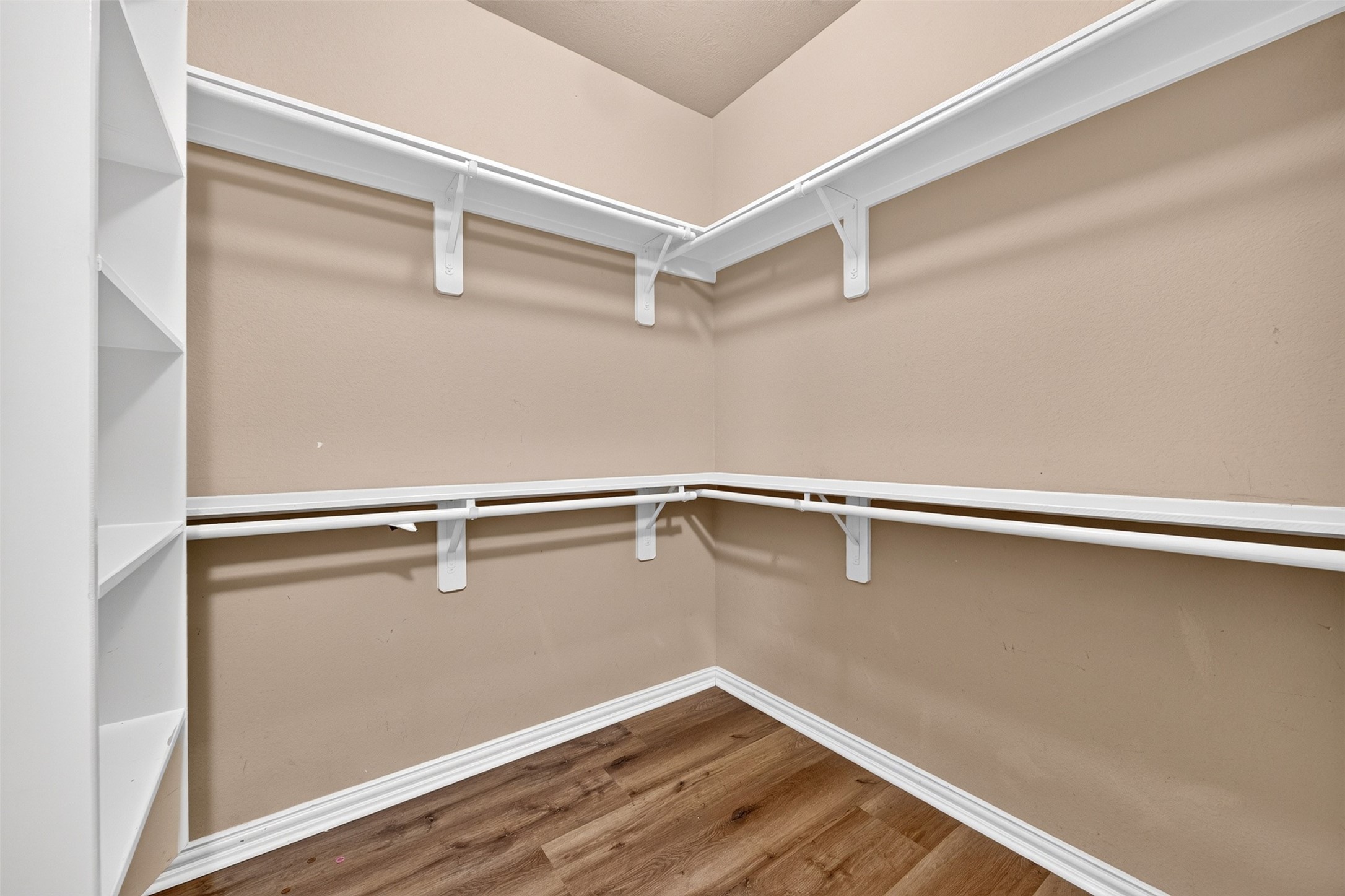 2403 Summers Glen Court Property Photo 22