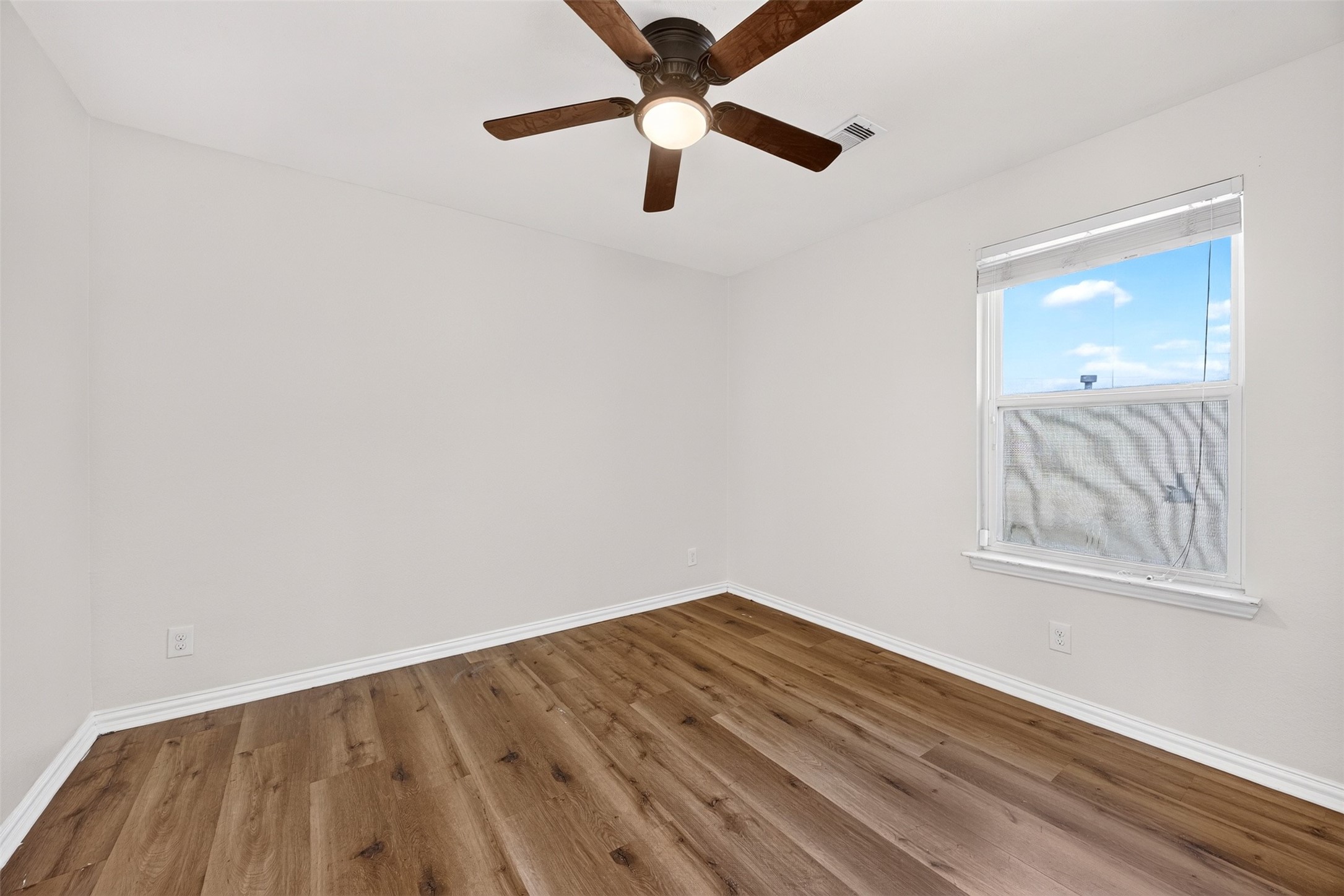 2403 Summers Glen Court Property Photo 32