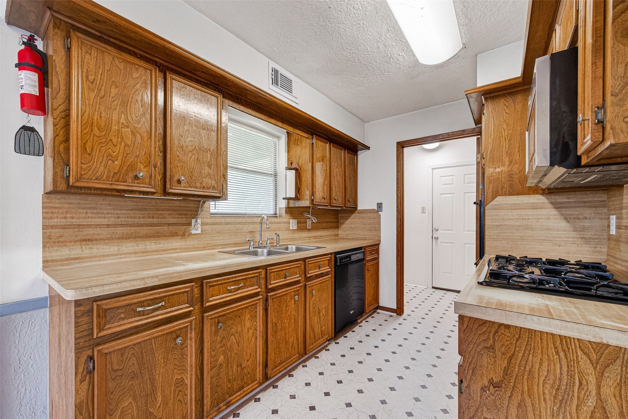 4214 Parkland Street Property Photo 9