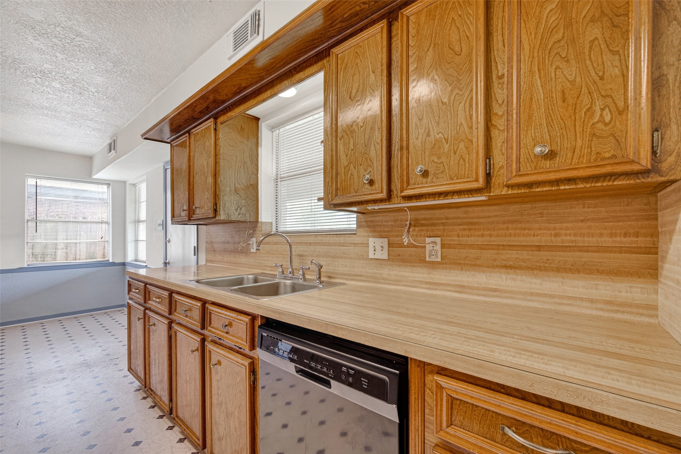 4214 Parkland Street Property Photo 10