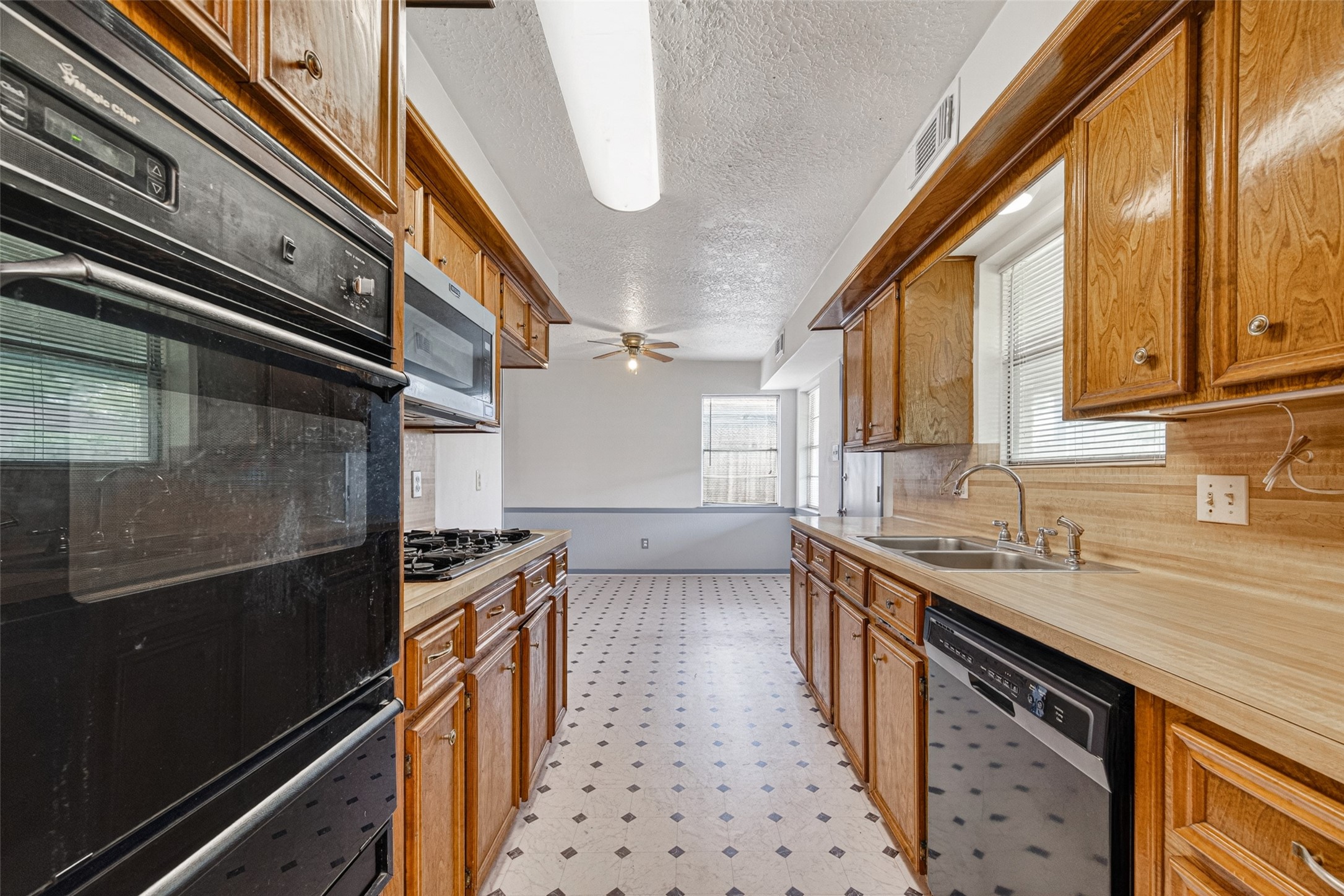 4214 Parkland Street Property Photo 13