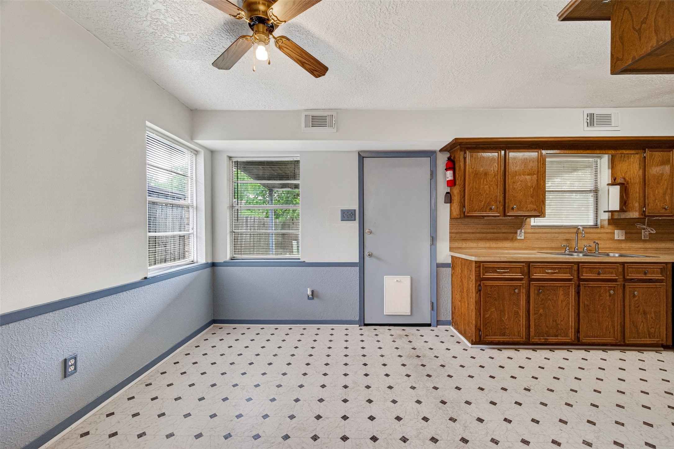 4214 Parkland Street Property Photo 15