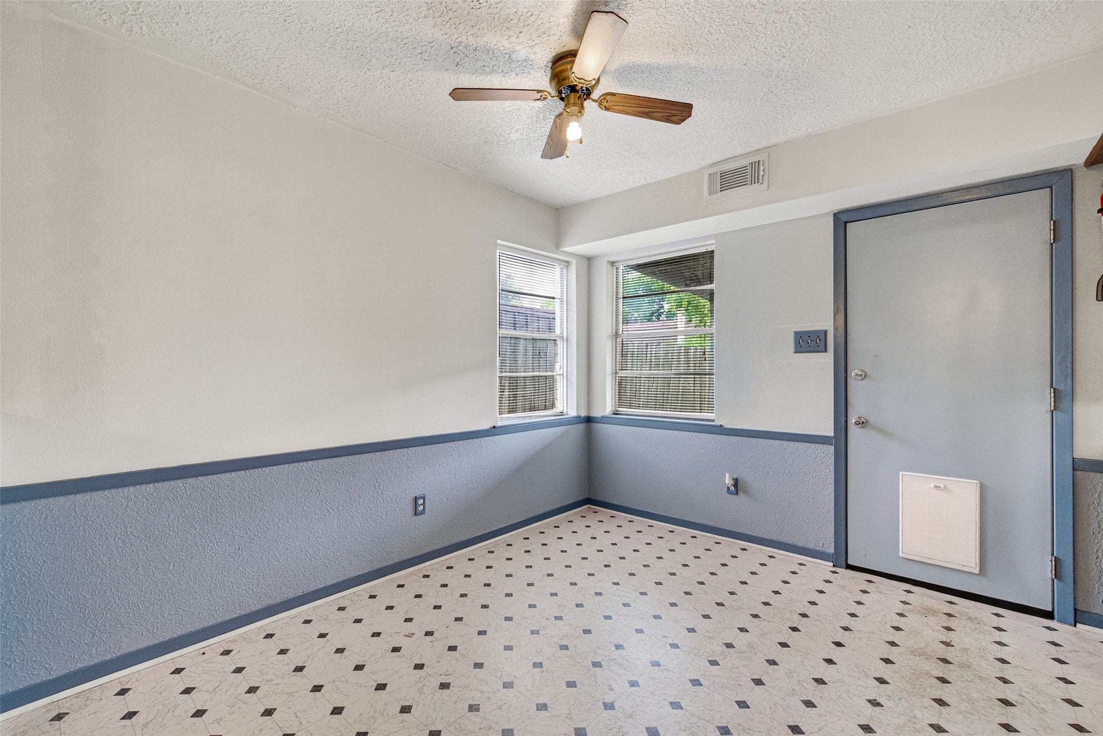 4214 Parkland Street Property Photo 16