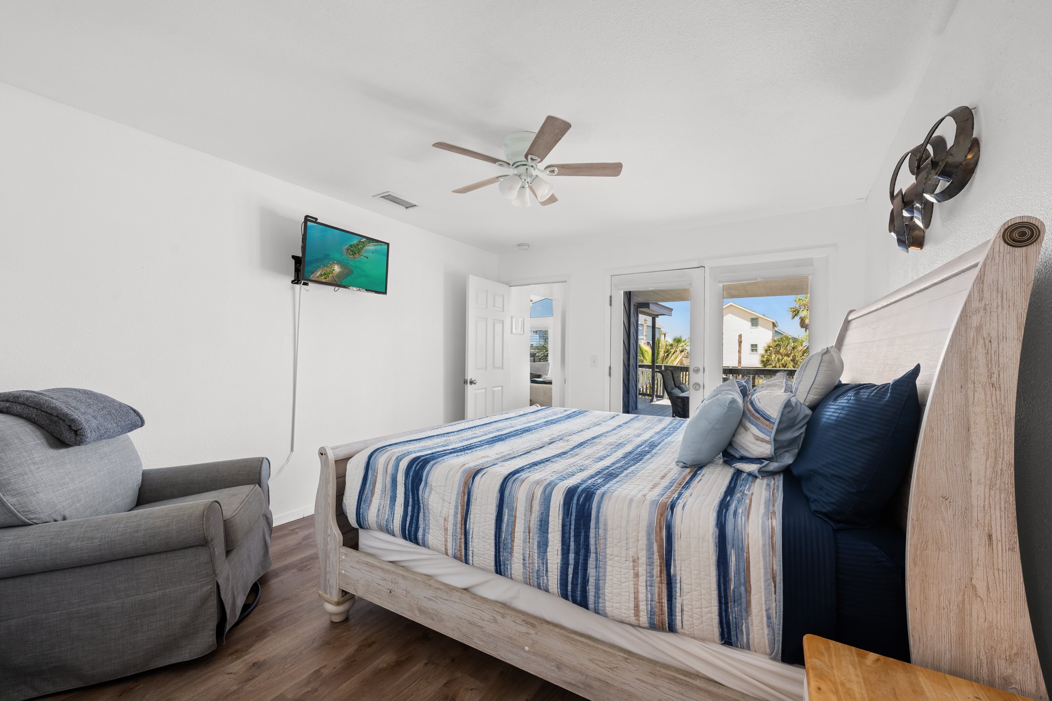 12927 Buccaneer Parkway Property Photo 17