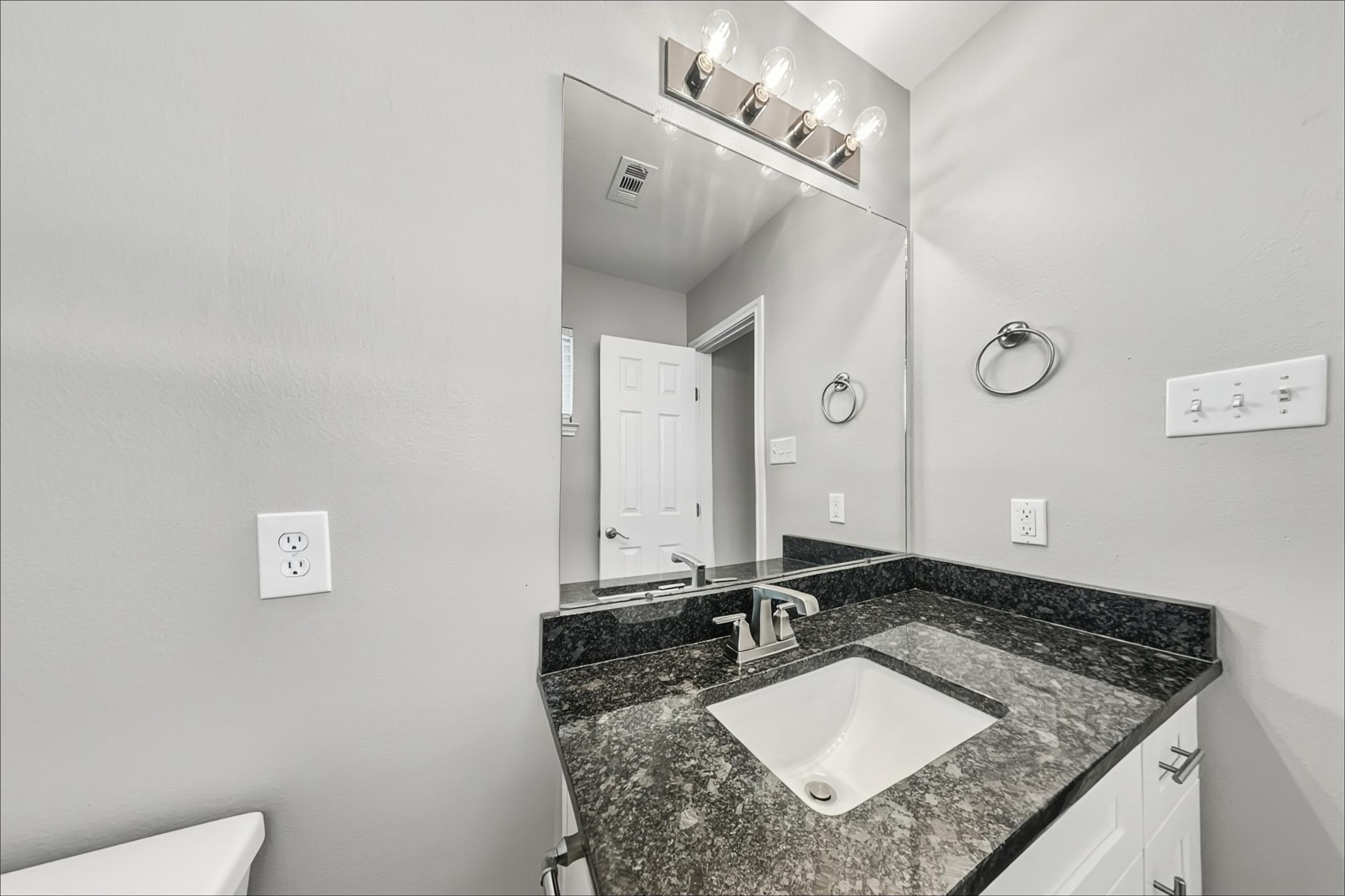 13319 Ambrosa Drive Property Photo 8