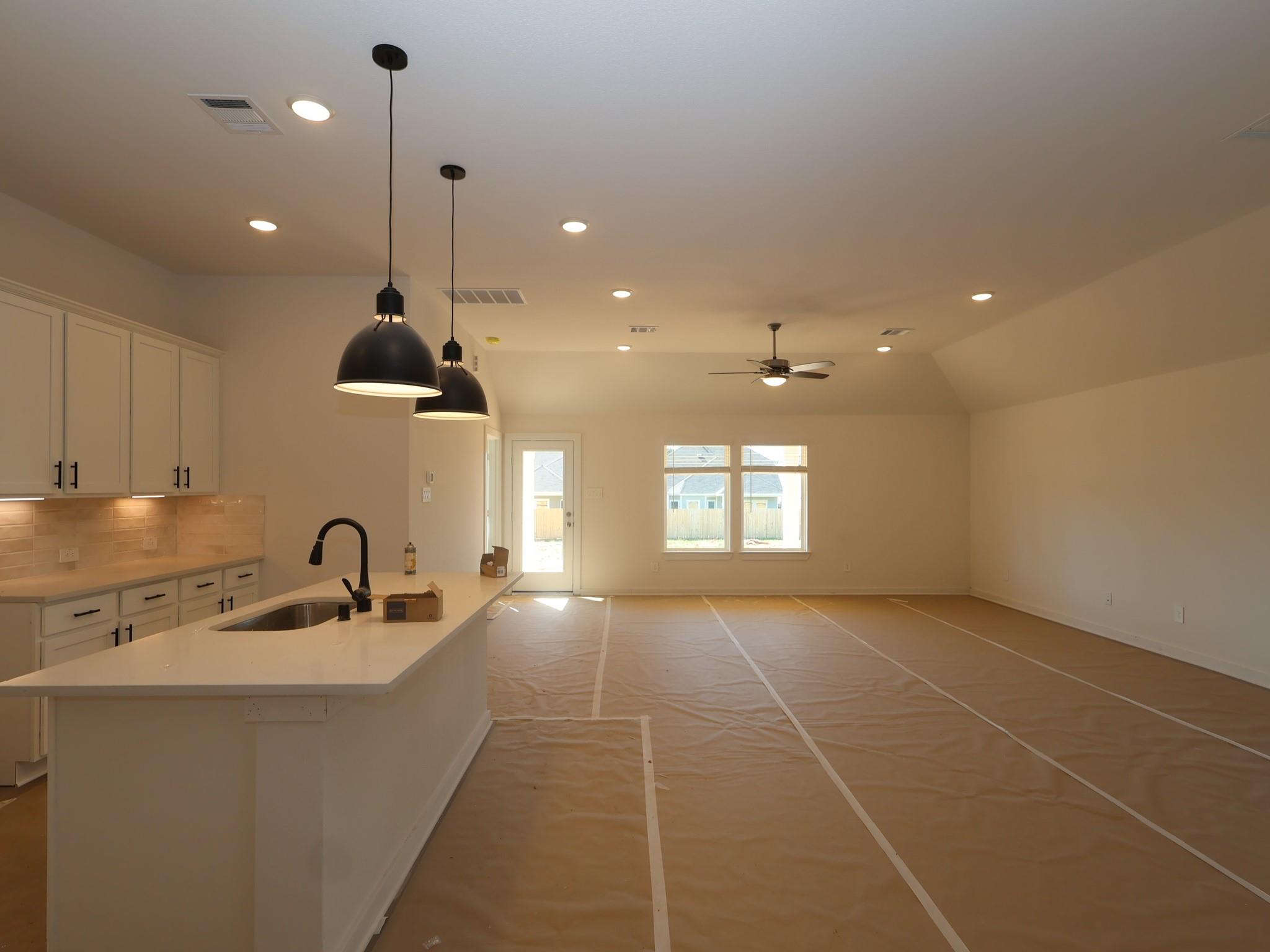 922 Garden Path Drive, Willis Tx 77378 Property Photo 4