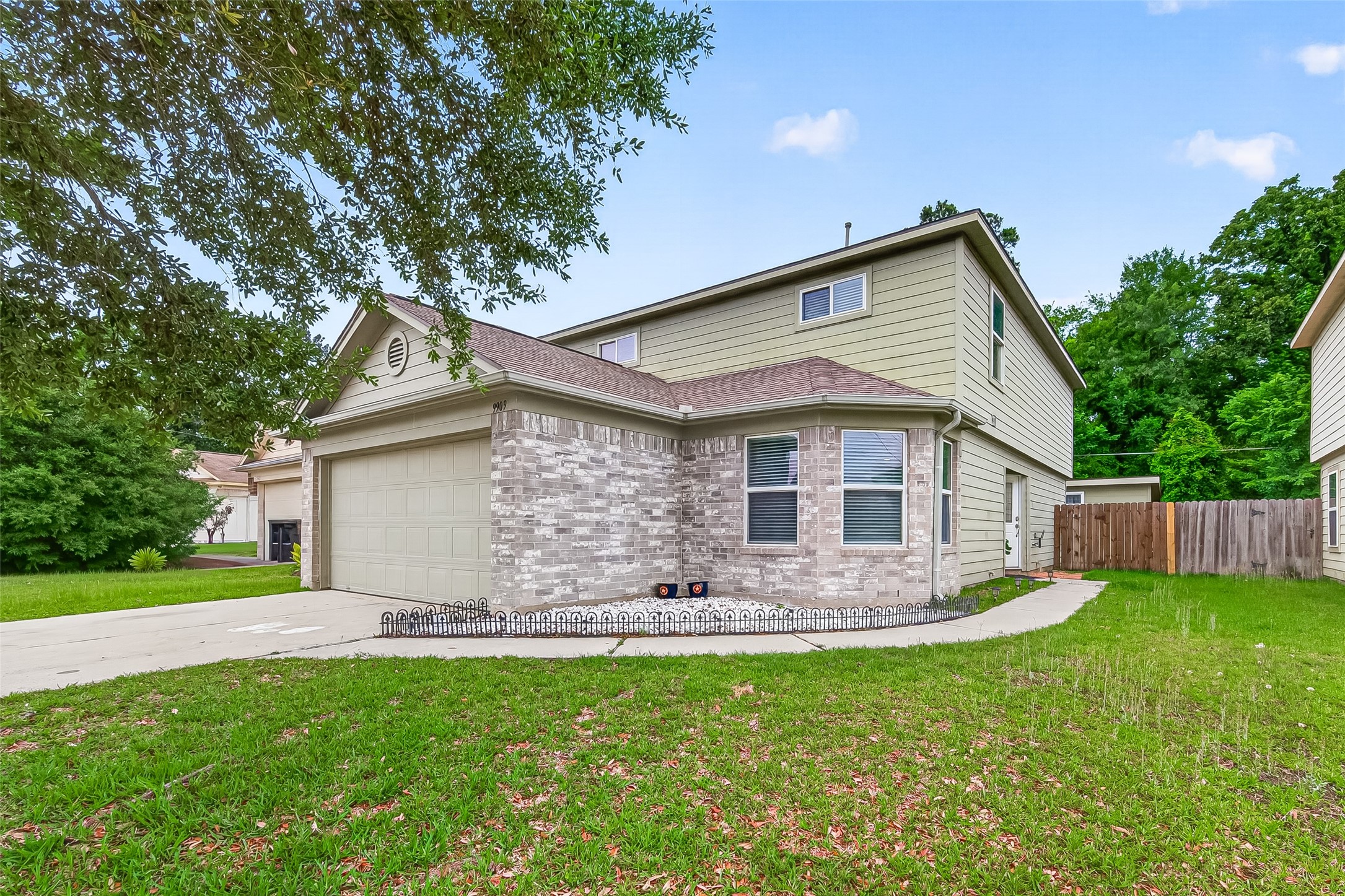9909 Kingfisher Drive Property Photo 1