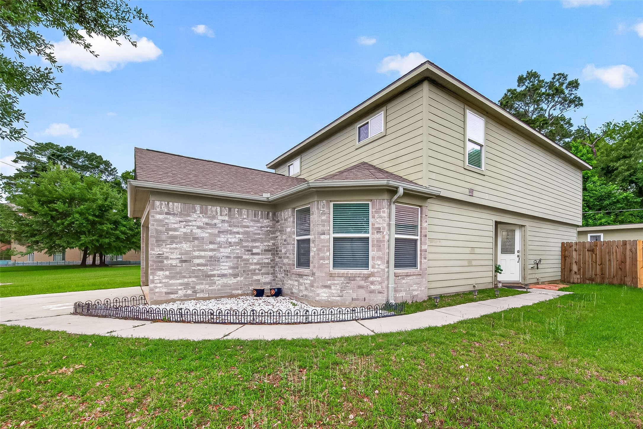 9909 Kingfisher Drive Property Photo 2