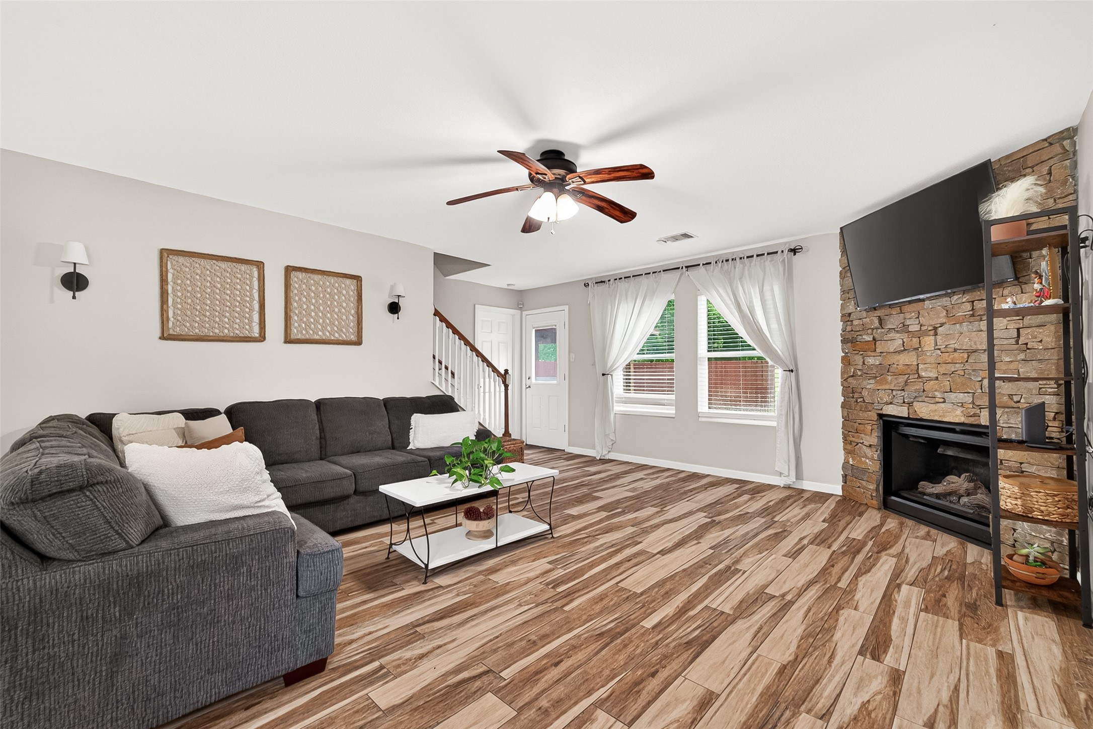 9909 Kingfisher Drive Property Photo 3