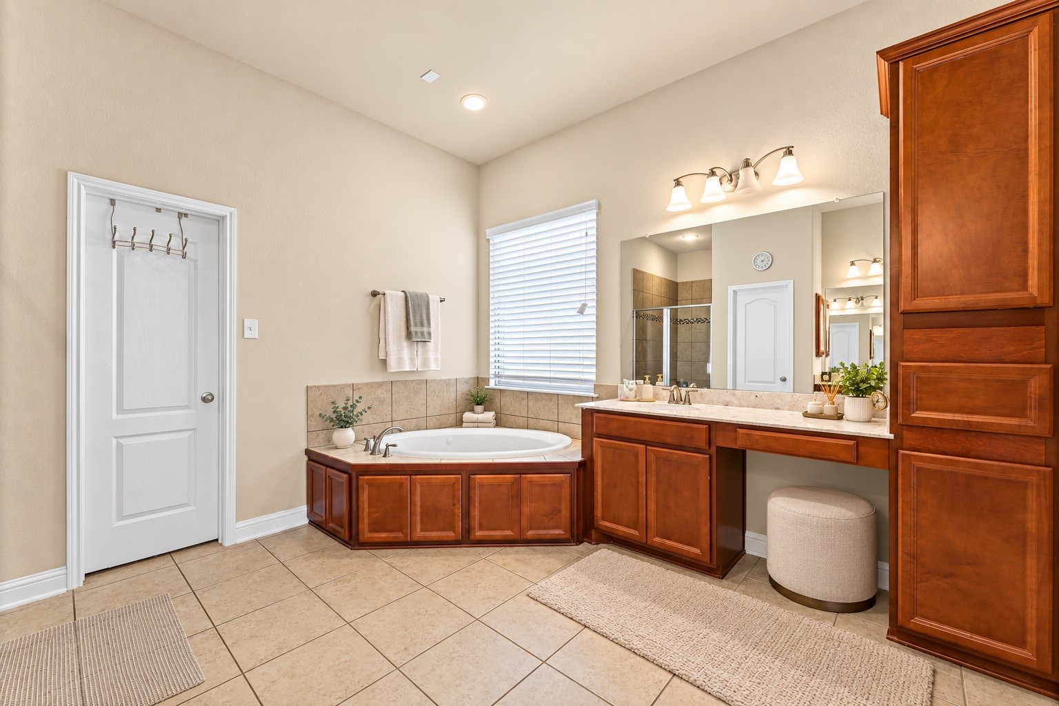 8407 Terrace Valley Circle Property Photo 4