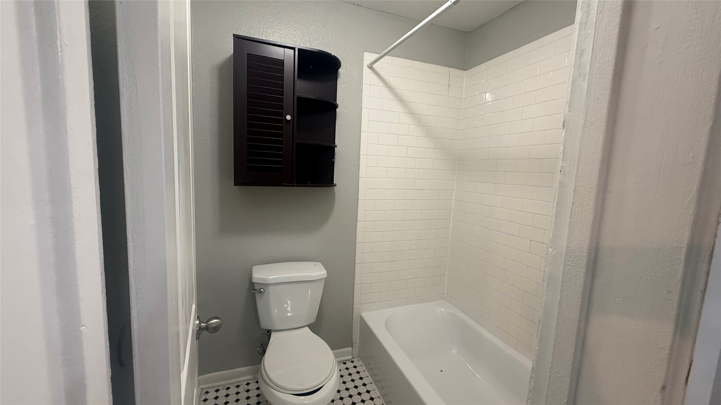 219 West Alabama 23 Property Photo 4
