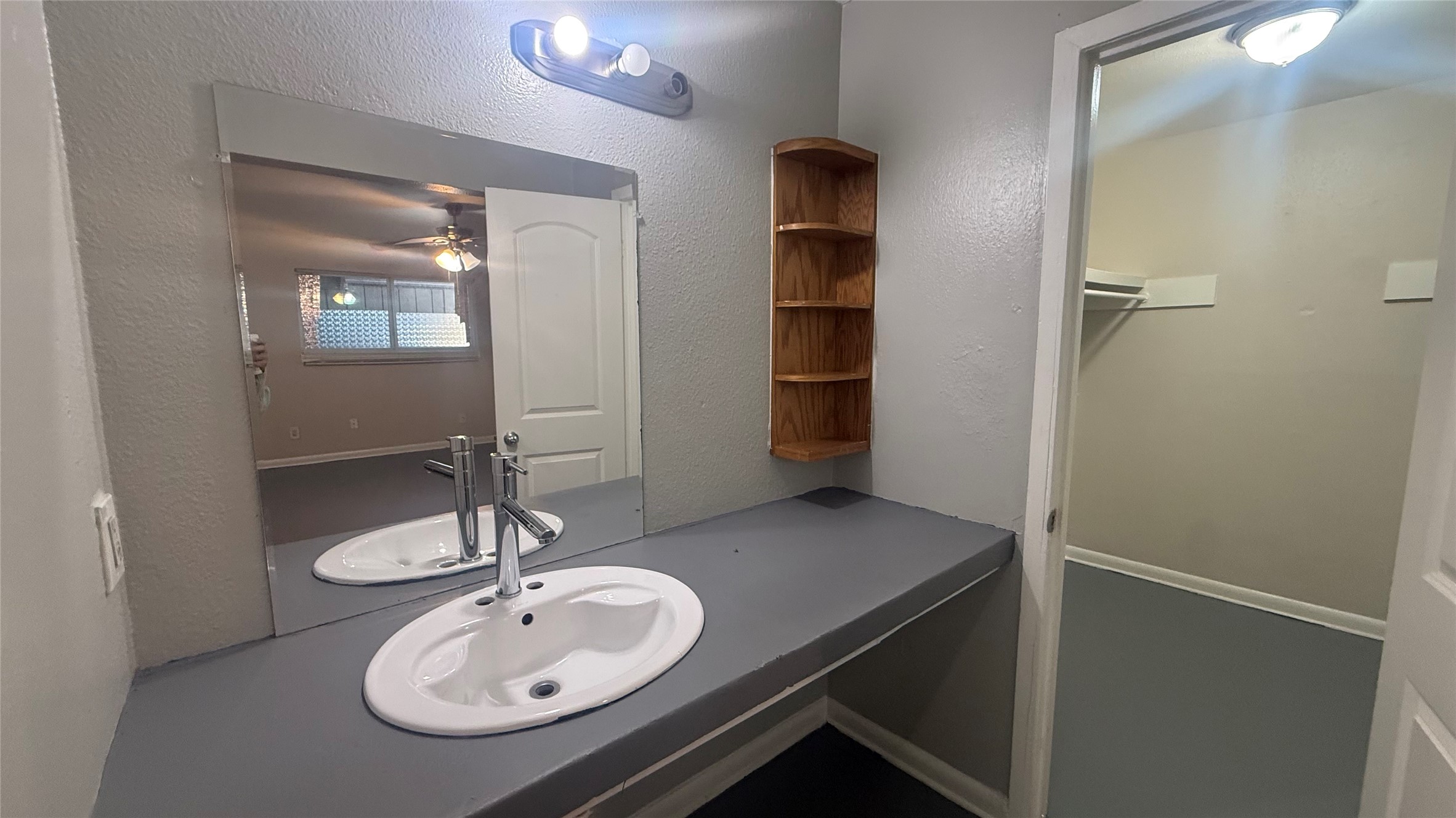219 West Alabama 23 Property Photo 5