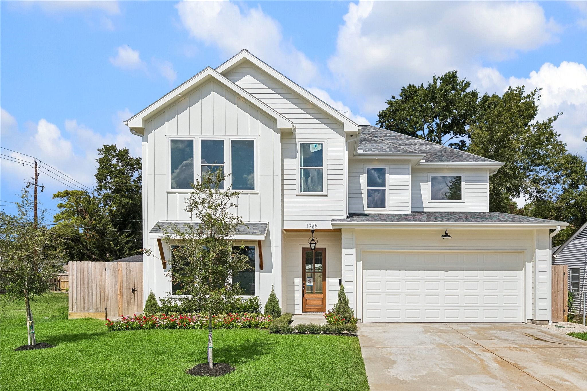 1726 Chantilly Lane Property Photo 1