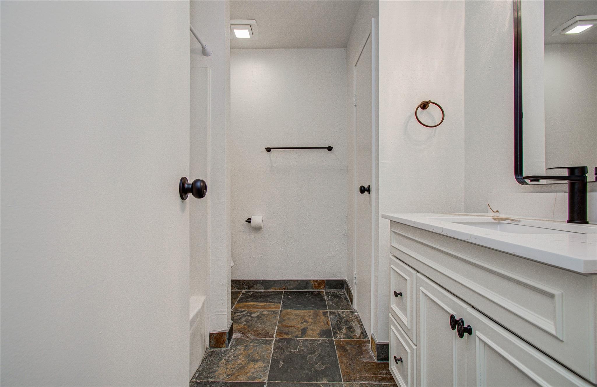15309 Kingfield Drive 9 Property Photo 4