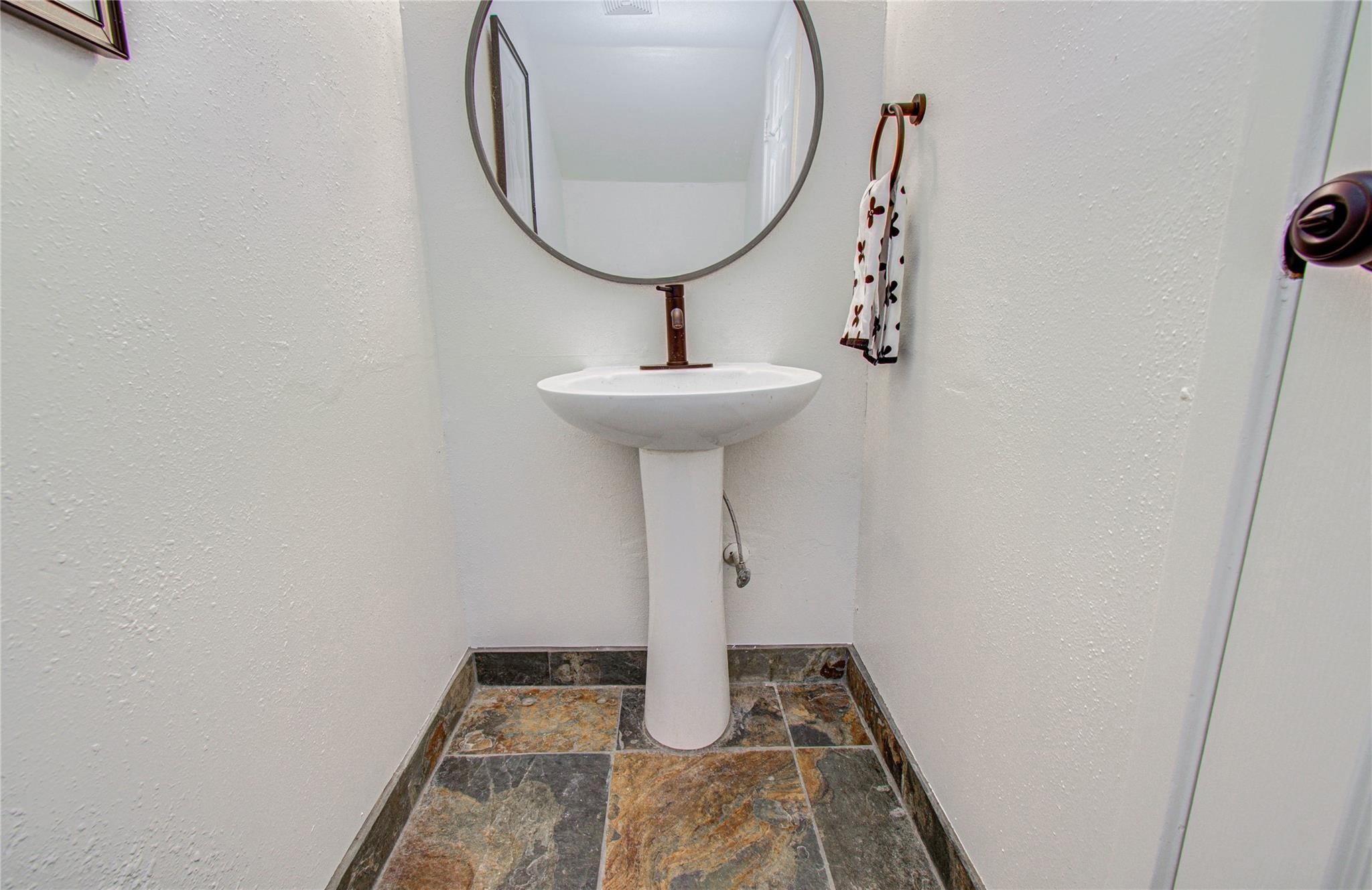 15309 Kingfield Drive 9 Property Photo 6