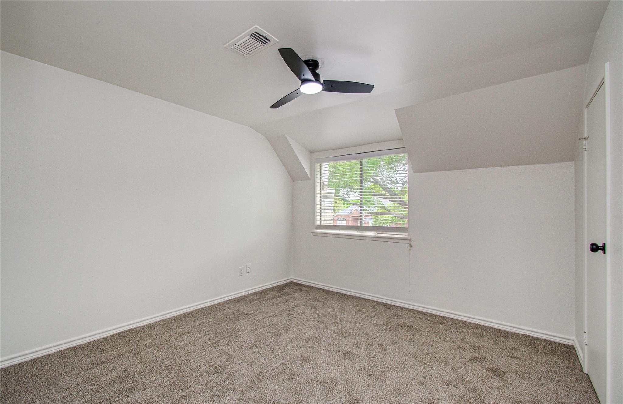 15309 Kingfield Drive 9 Property Photo 8