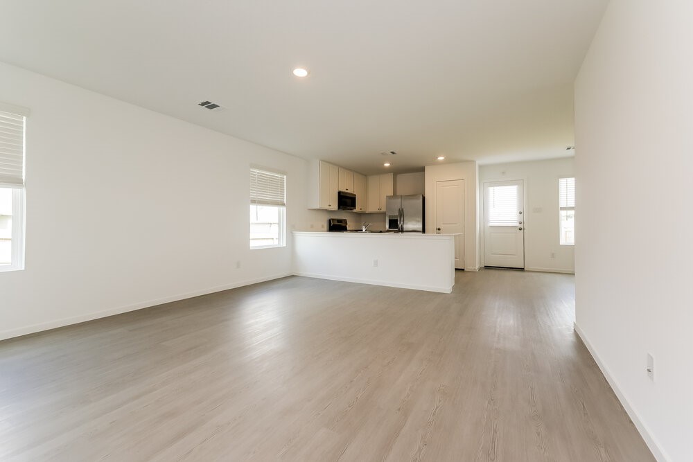 16118 Hatton Drive Property Photo 3