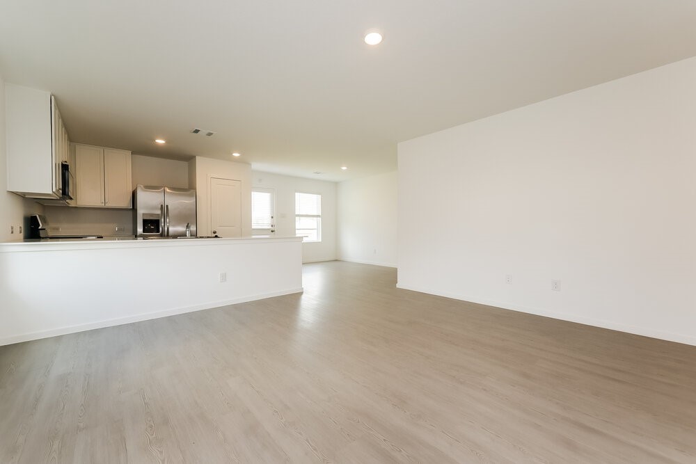 16118 Hatton Drive Property Photo 4