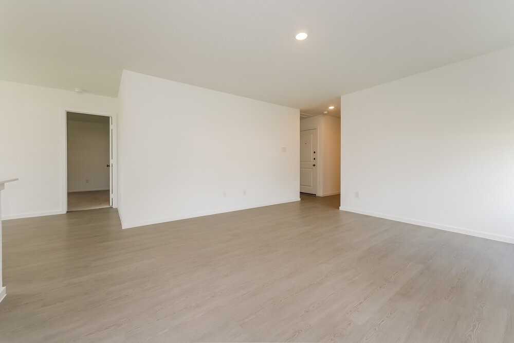 16118 Hatton Drive Property Photo 5