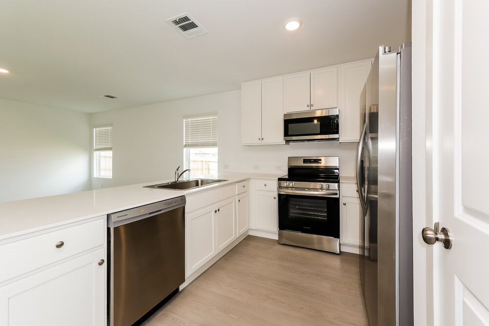16118 Hatton Drive Property Photo 7