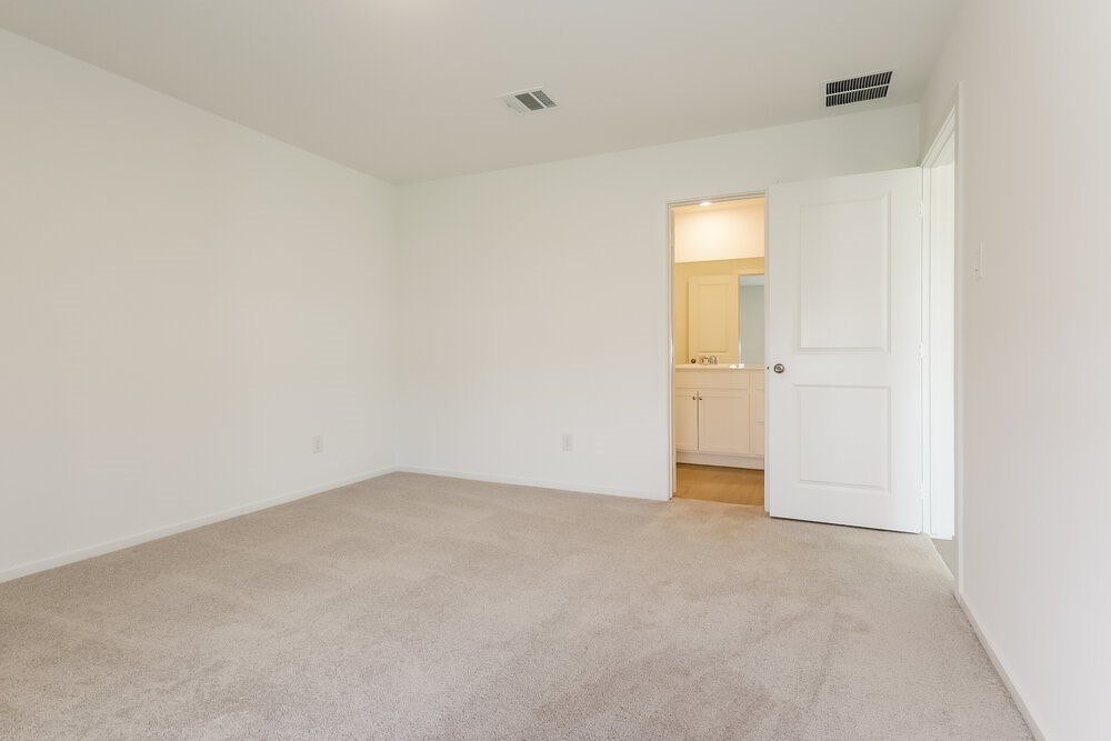 16118 Hatton Drive Property Photo 8