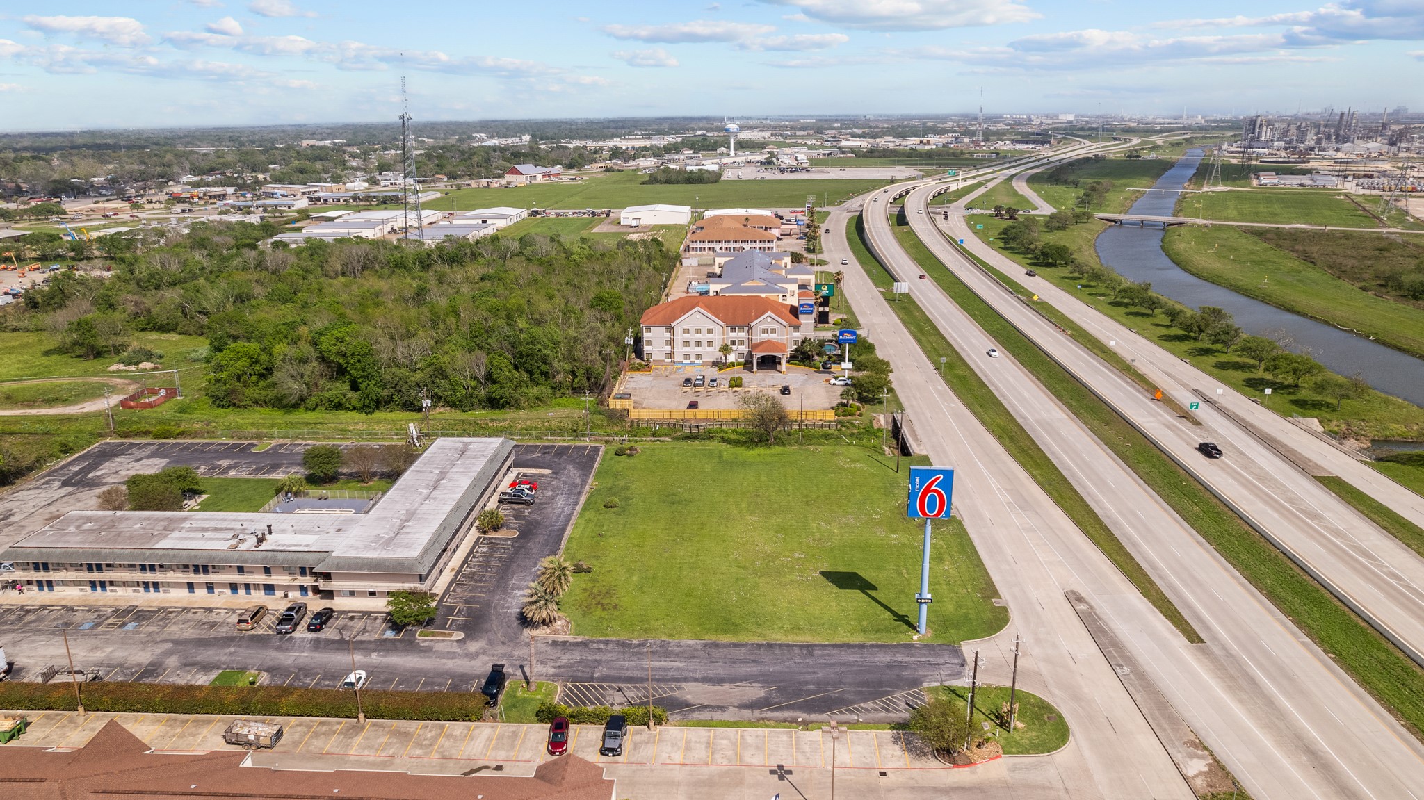 1000 Highway 332 Property Photo 1