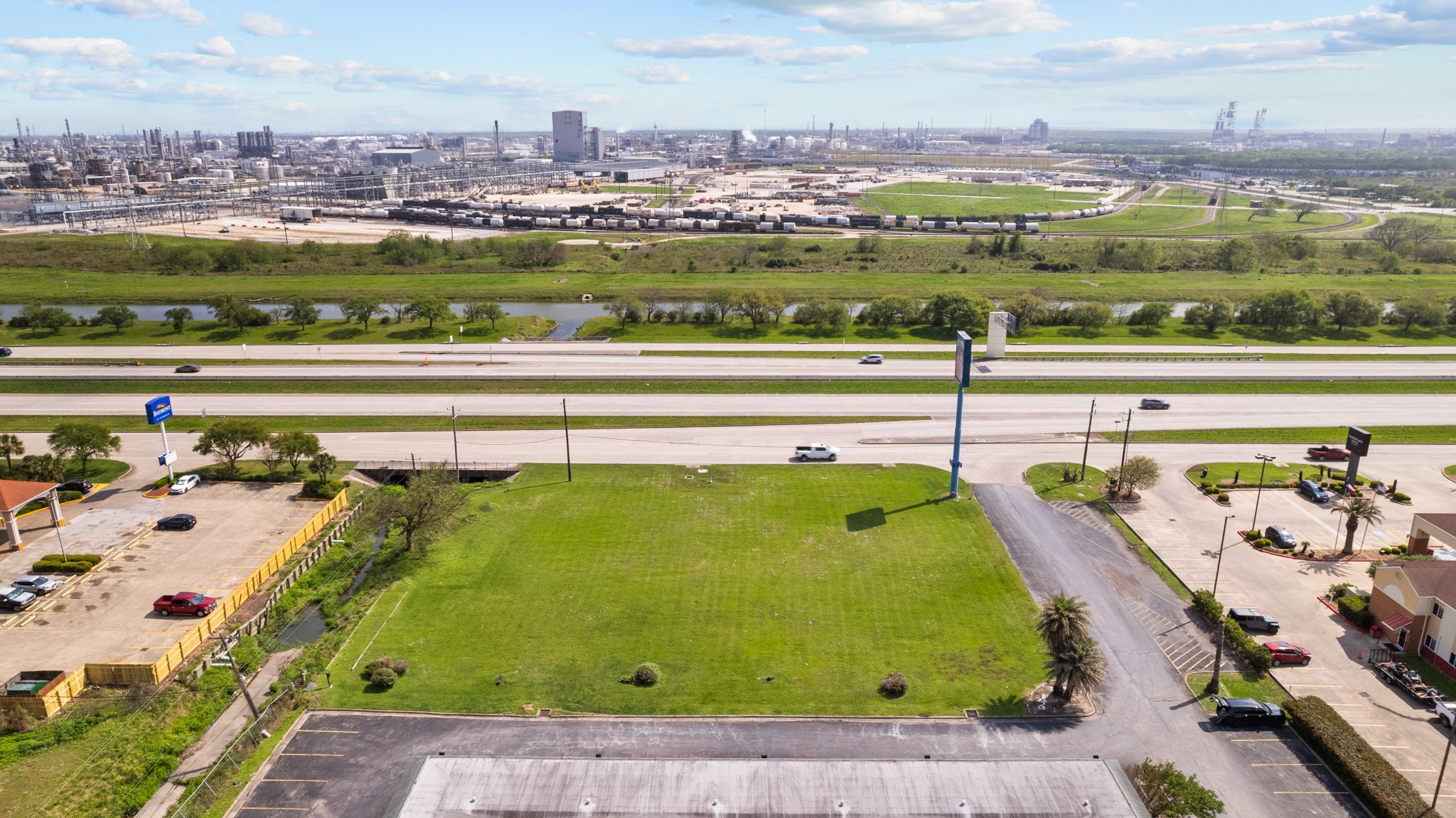 1000 Highway 332 Property Photo 6