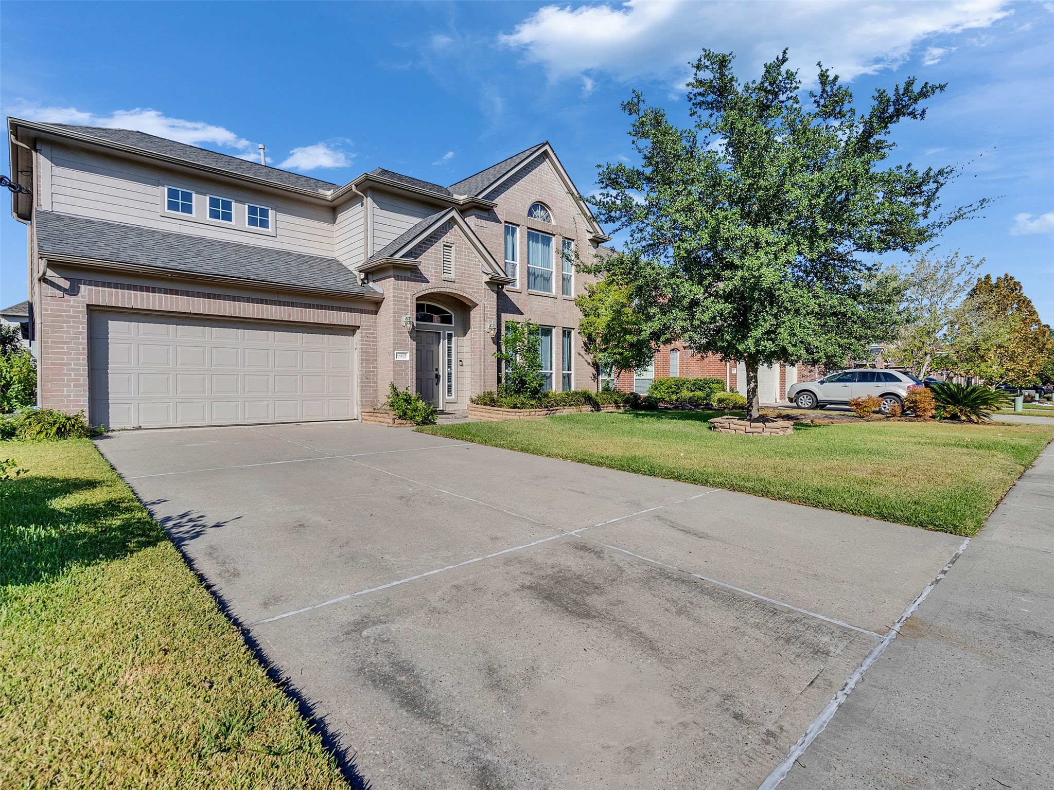 9915 Valance Way Property Photo 3