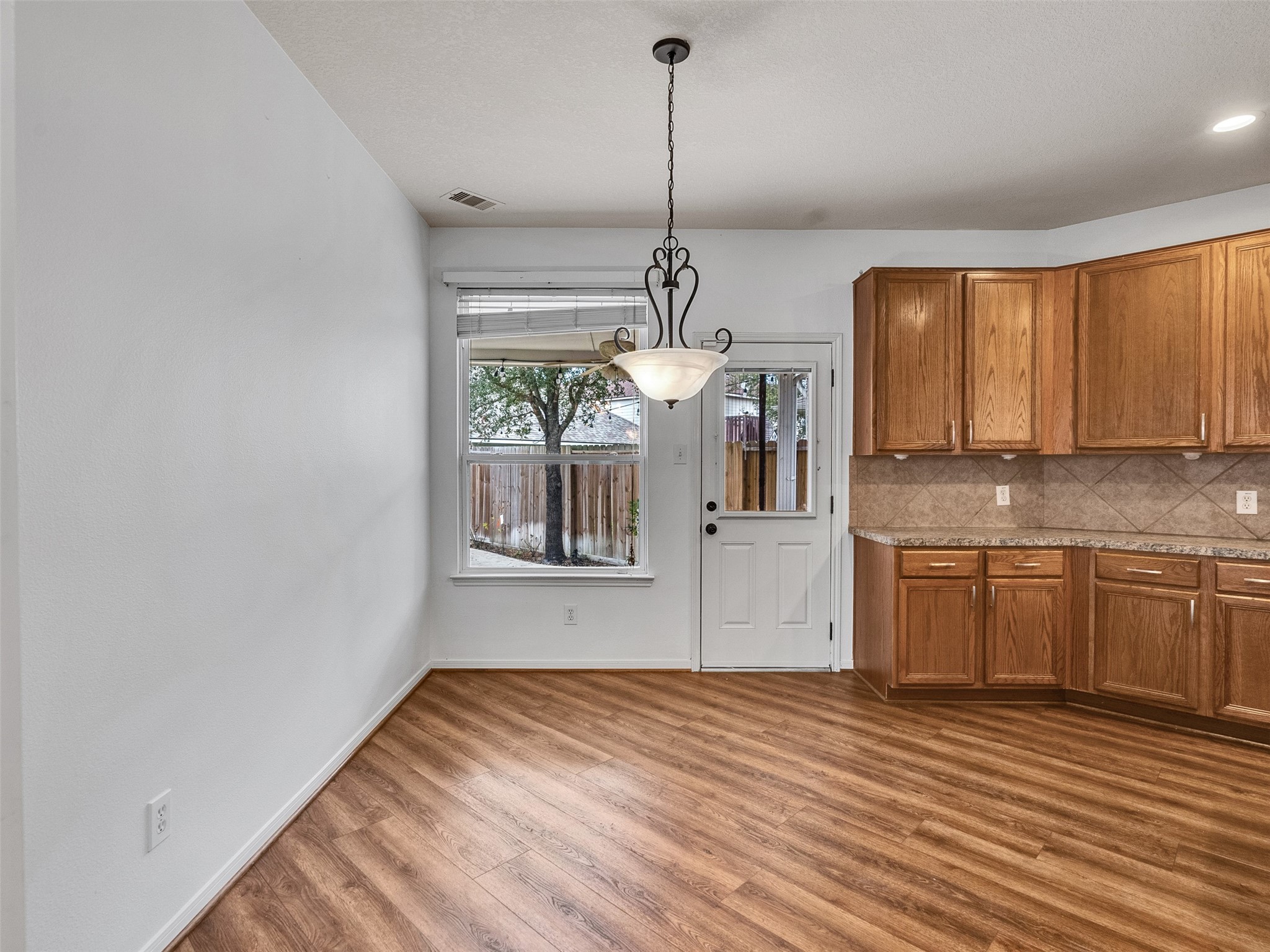 9915 Valance Way Property Photo 13
