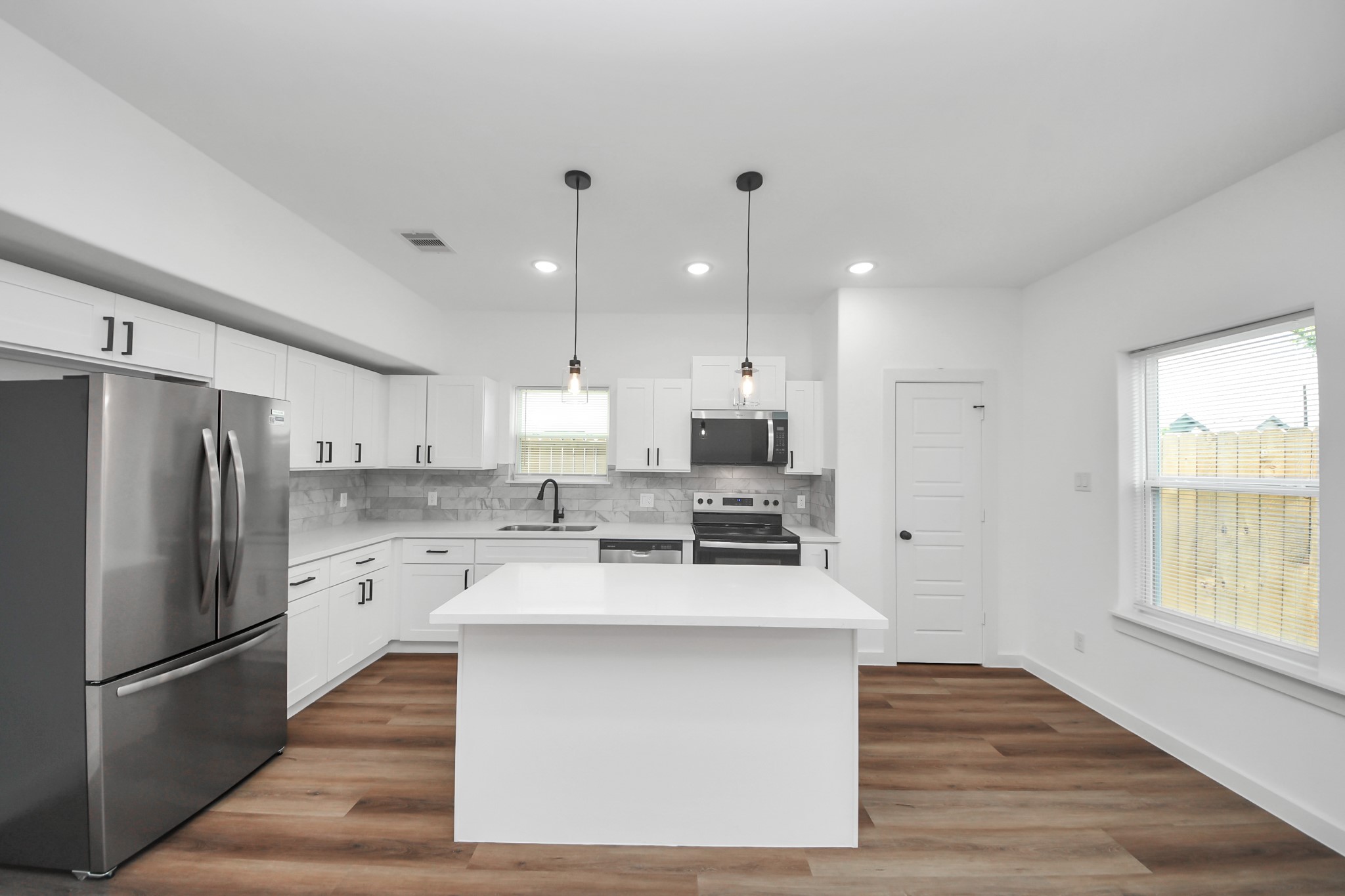 8021 Birmingham Street B Property Photo 11