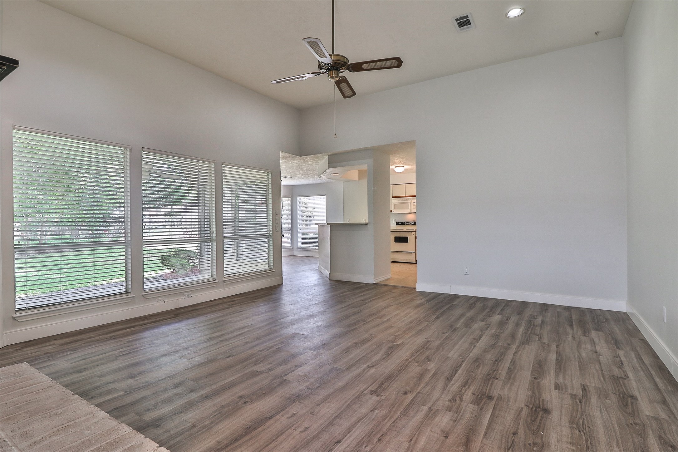 10910 Scenic Drive Property Photo 9