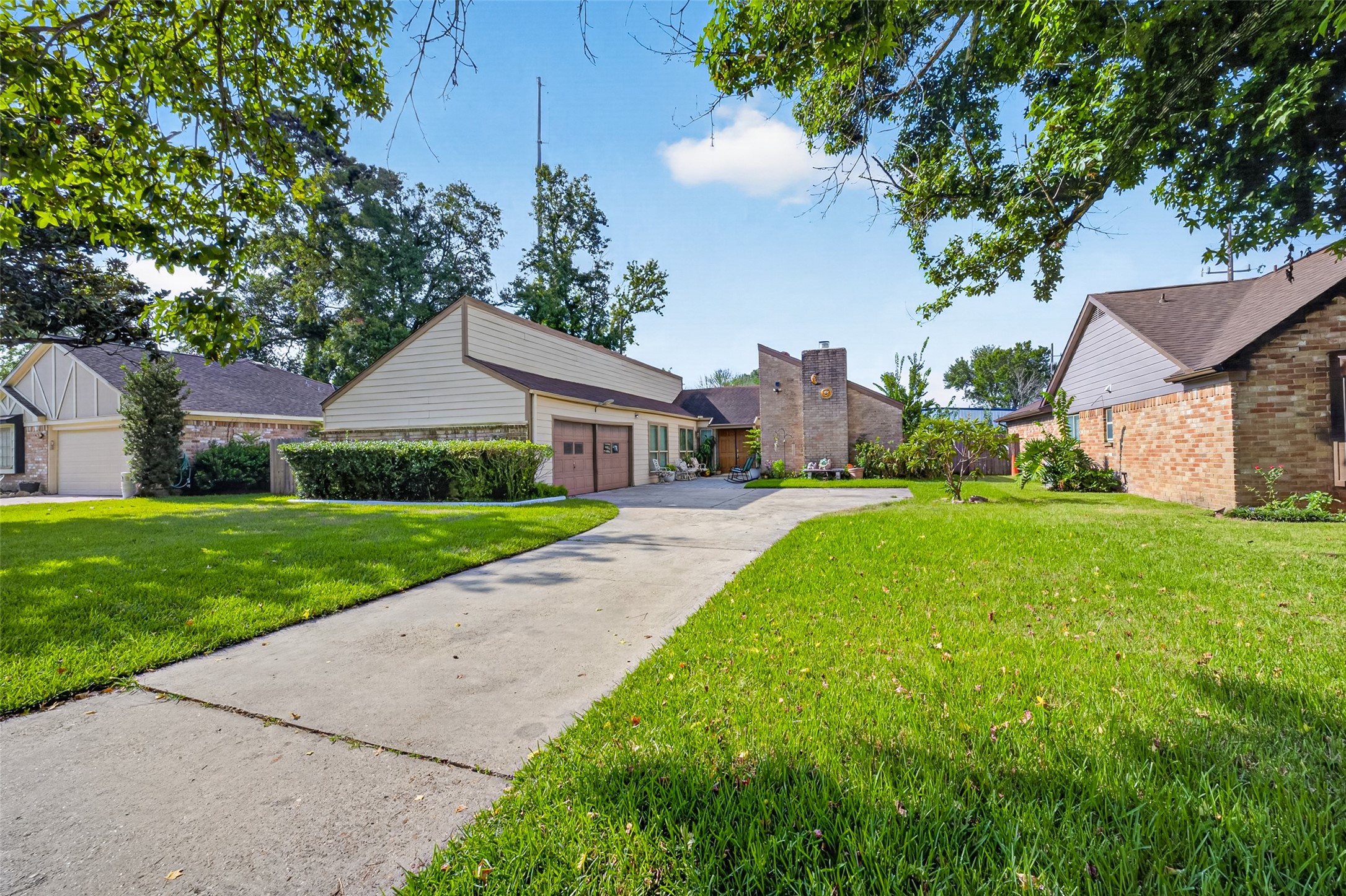 5522 Green Timbers Drive Property Photo 4