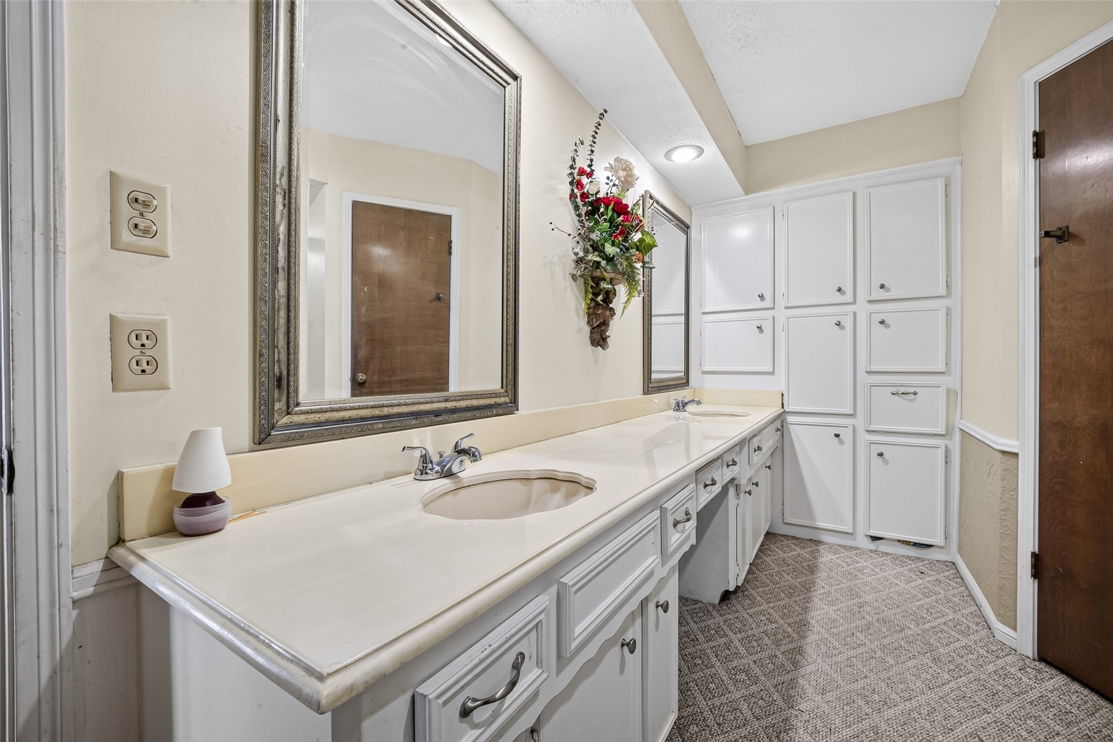 5522 Green Timbers Drive Property Photo 16